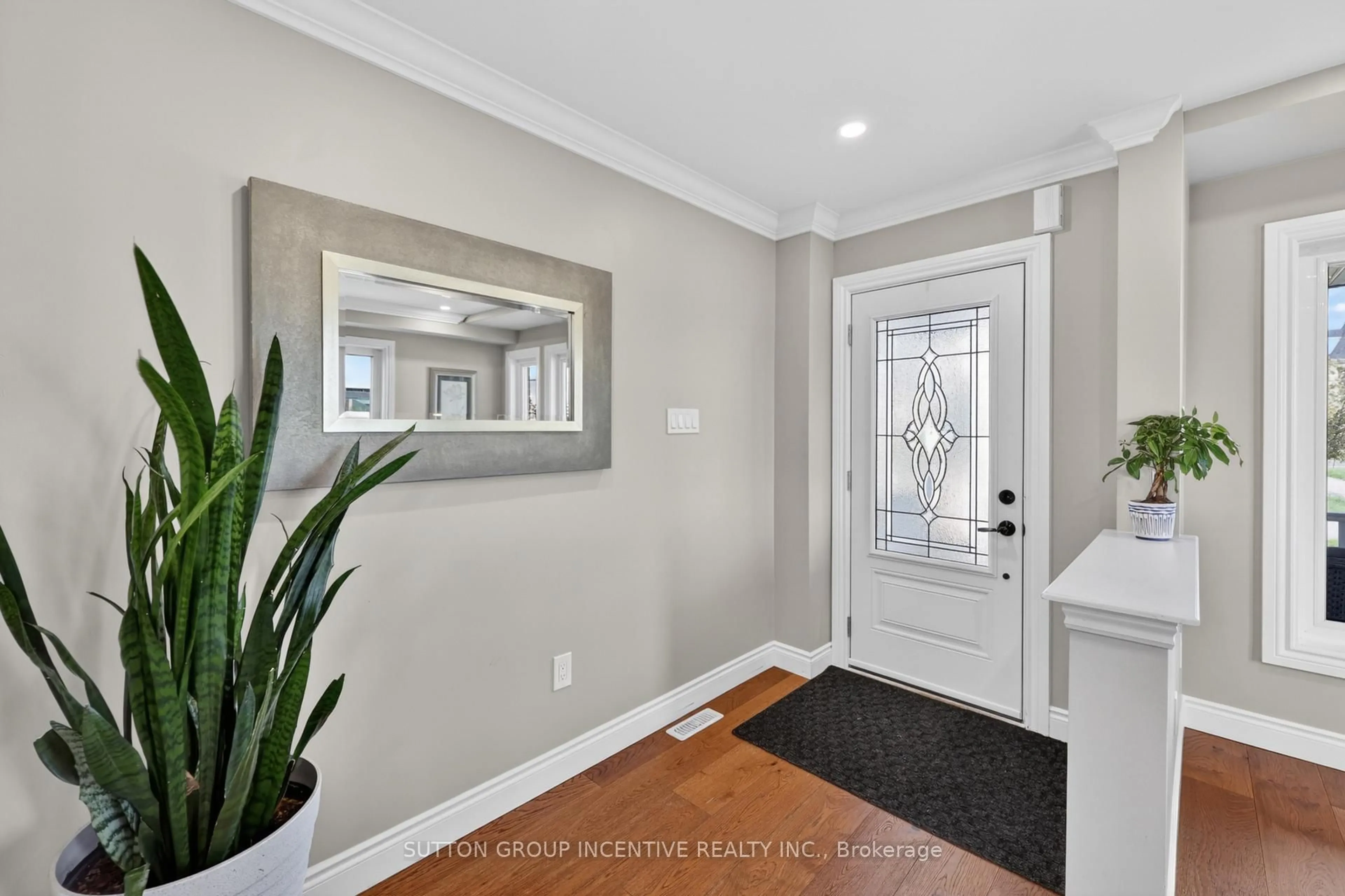 Indoor entryway for 60 Succession Cres, Barrie Ontario L4M 7G4