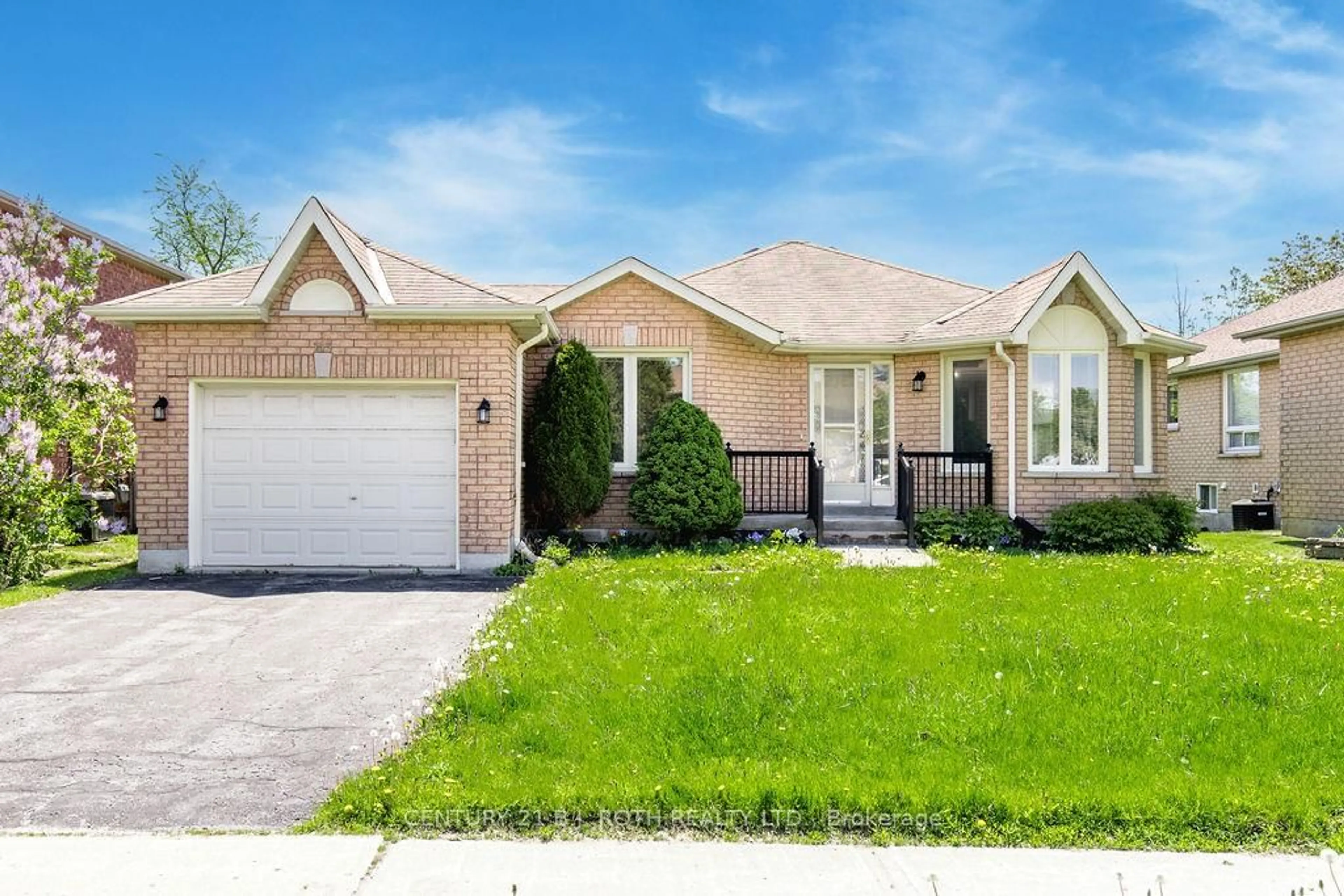 Home with brick exterior material, street for 153 Livingstone St, Barrie Ontario L4N 7J7