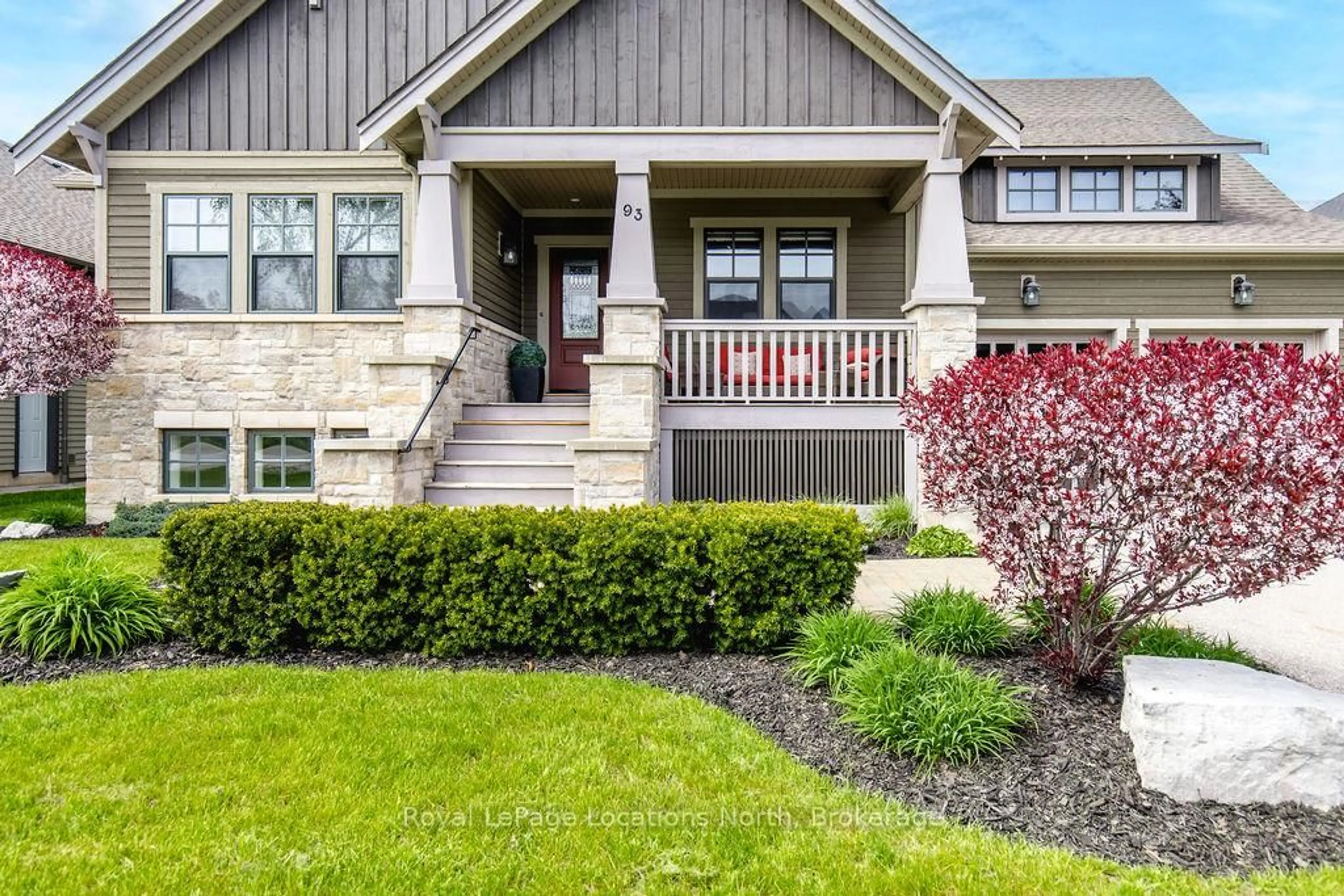 Home with vinyl exterior material, street for 93 Stanley St, Collingwood Ontario L9Y 0G3