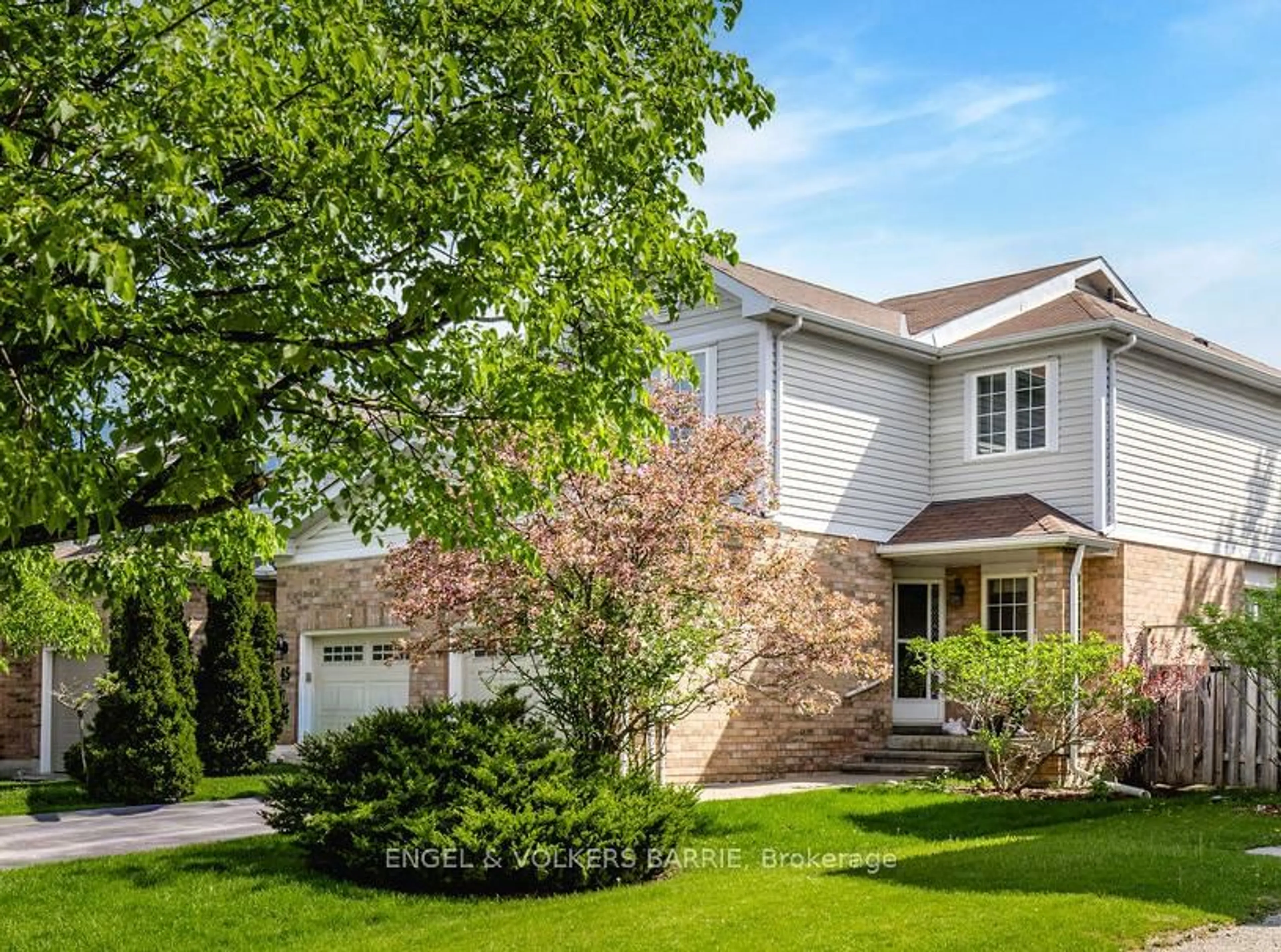Home with vinyl exterior material, street for 47 Pickett Cres, Barrie Ontario L4N 8B7
