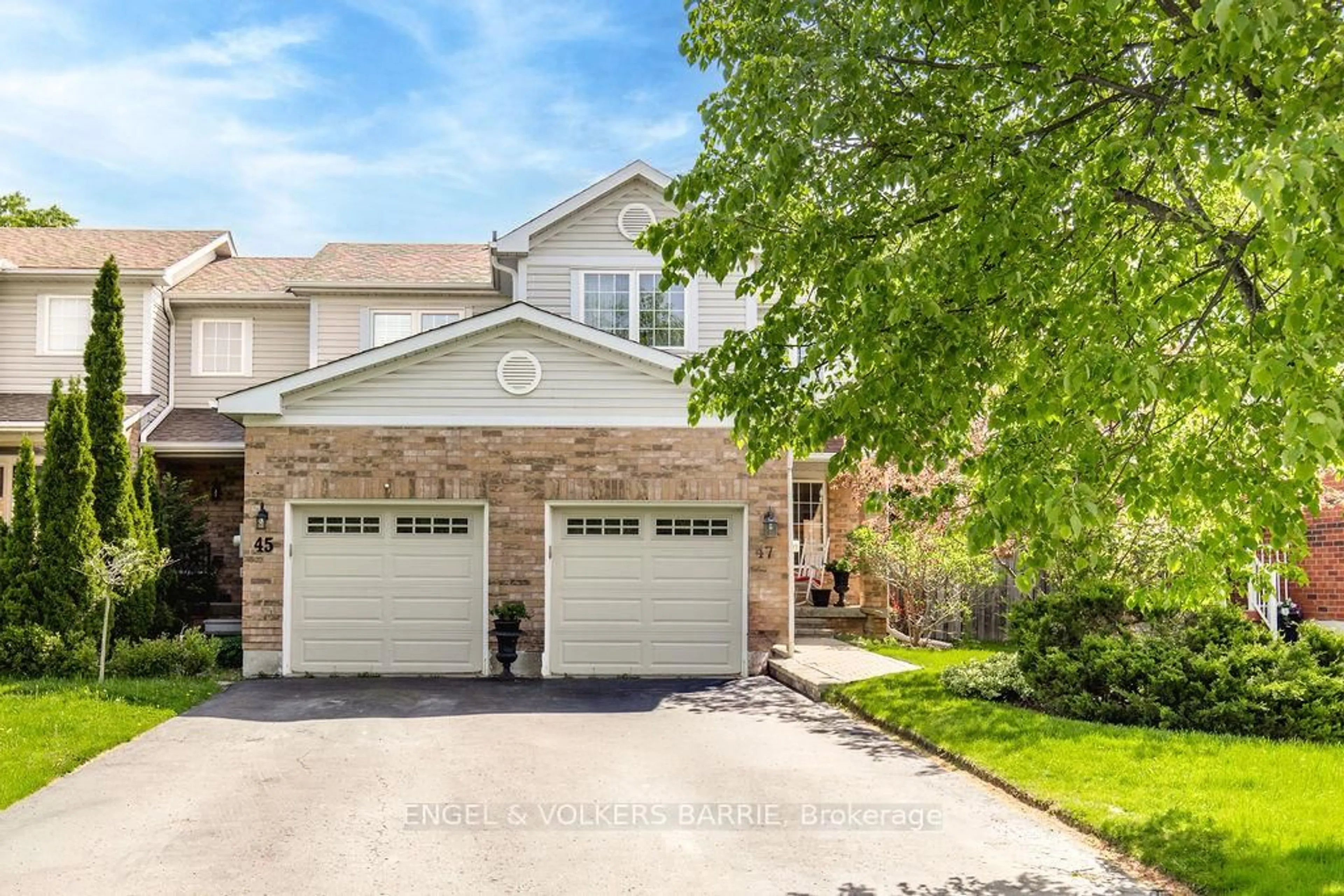 Home with brick exterior material, street for 47 Pickett Cres, Barrie Ontario L4N 8B7