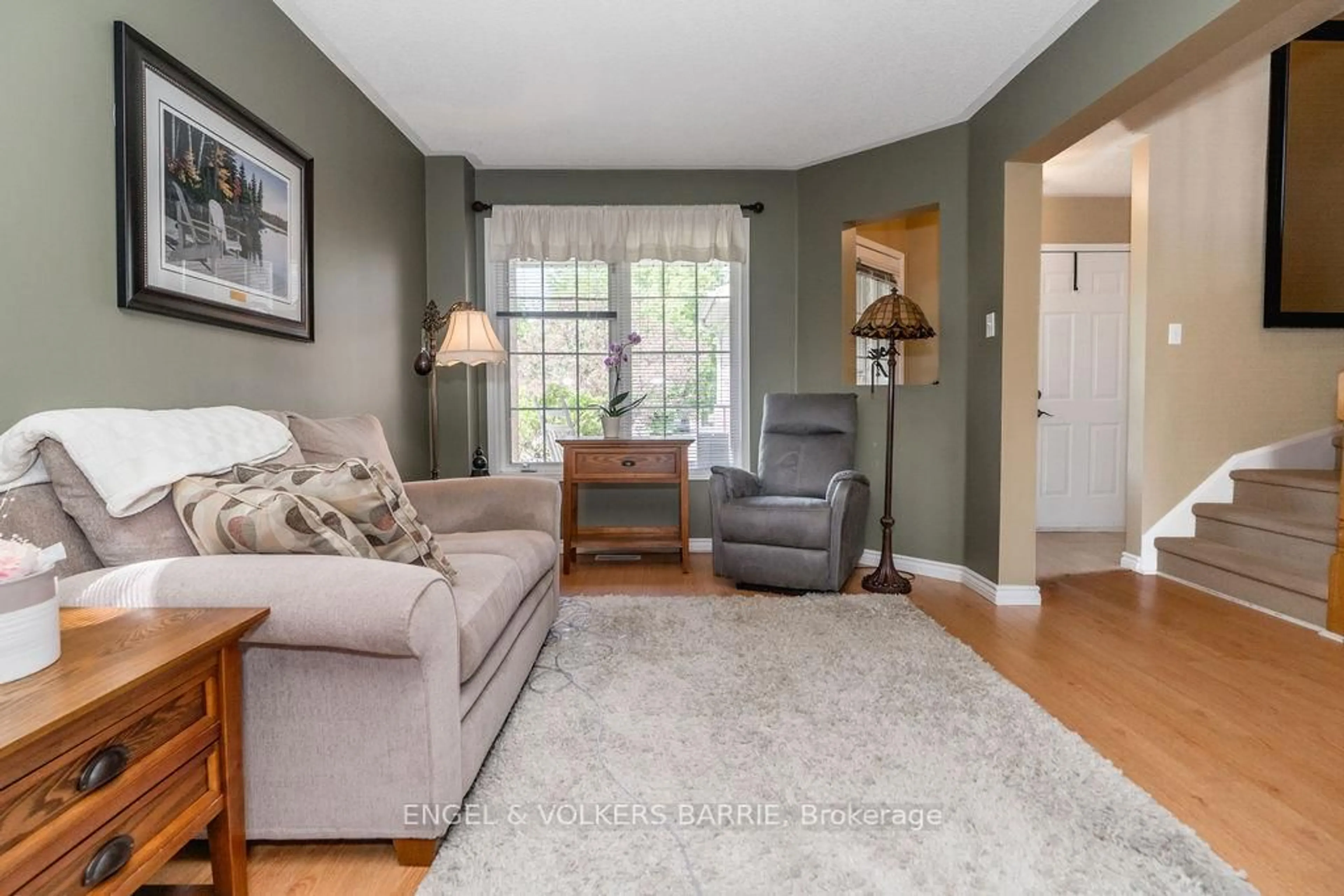 Living room with furniture, unknown for 47 Pickett Cres, Barrie Ontario L4N 8B7