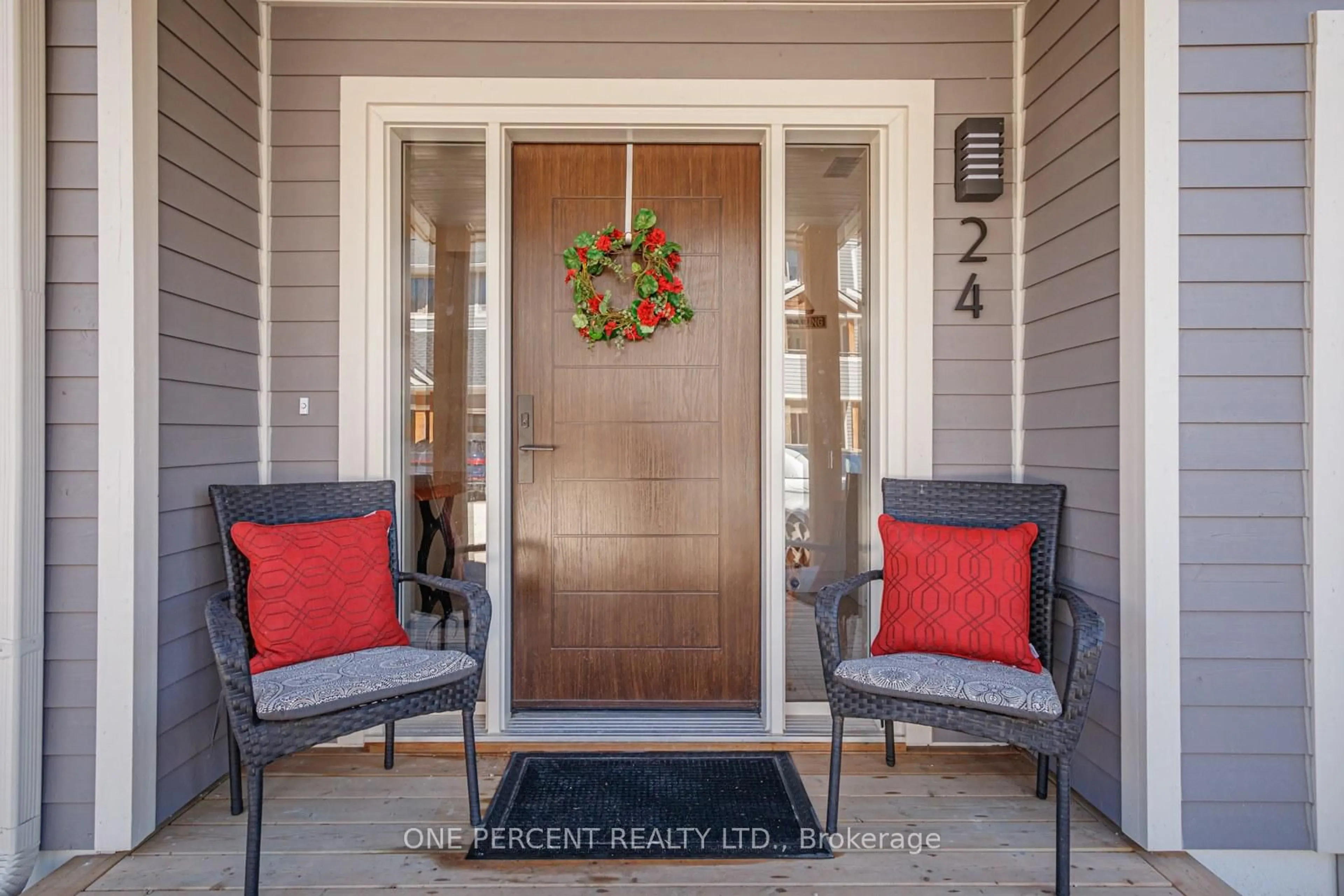 Indoor entryway for 24 Starboard Rd #24, Collingwood Ontario L9Y 5C8