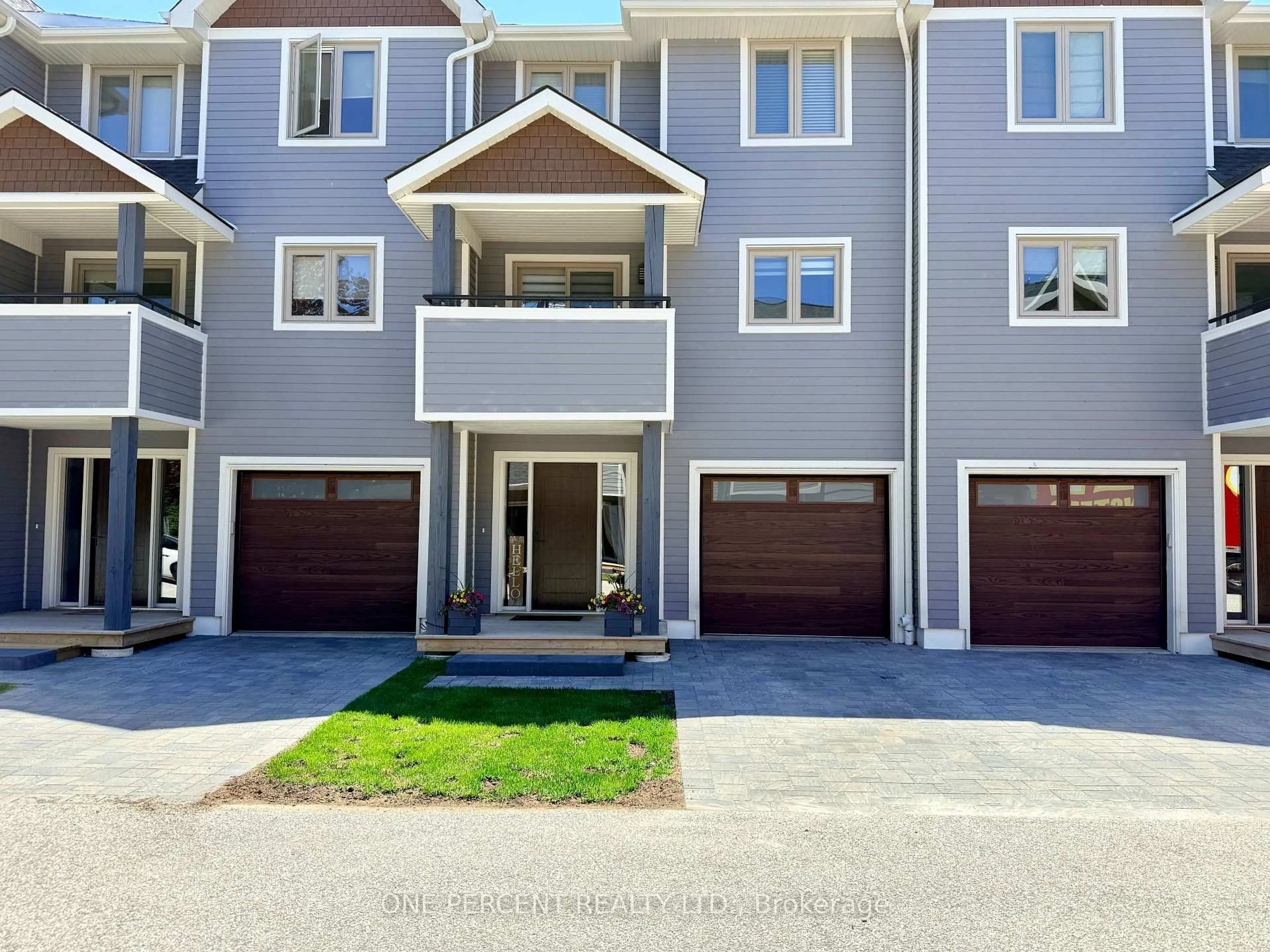Home with vinyl exterior material, street for 24 Starboard Rd #24, Collingwood Ontario L9Y 5C8