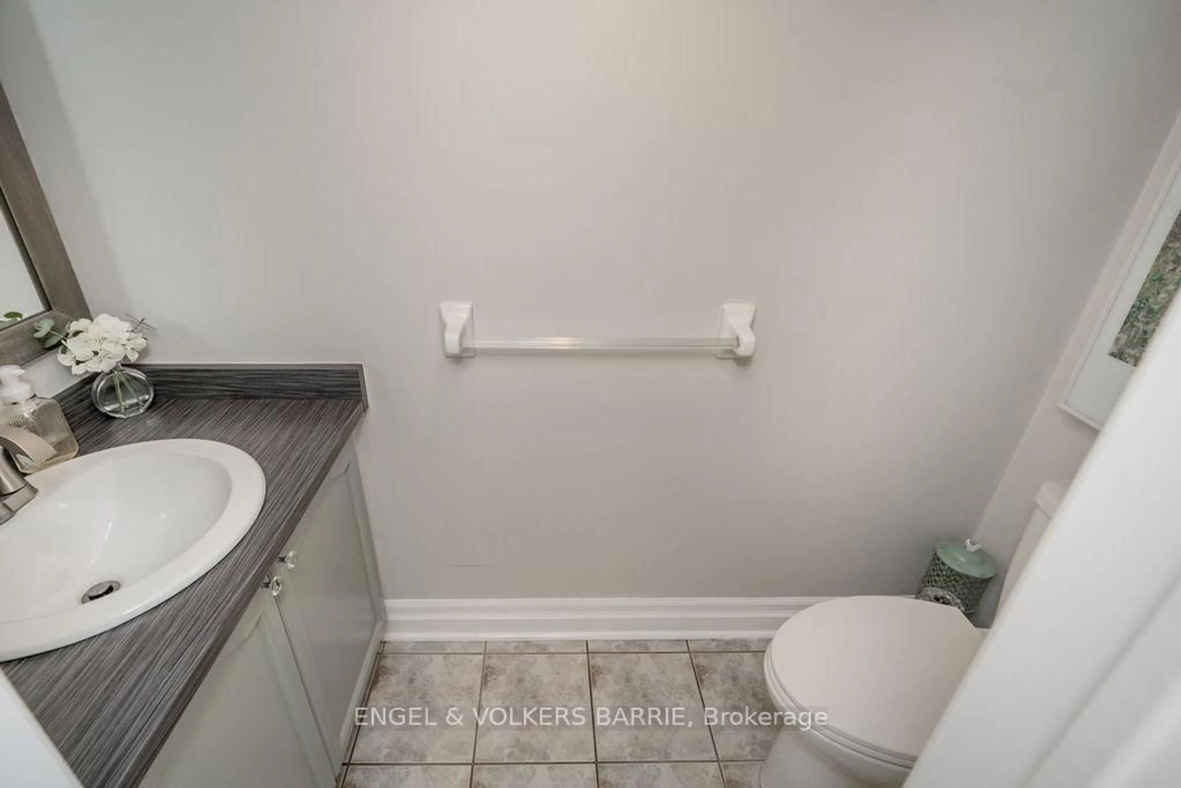 Unknown for 84 Pickett Cres, Barrie Ontario L4N 8B9