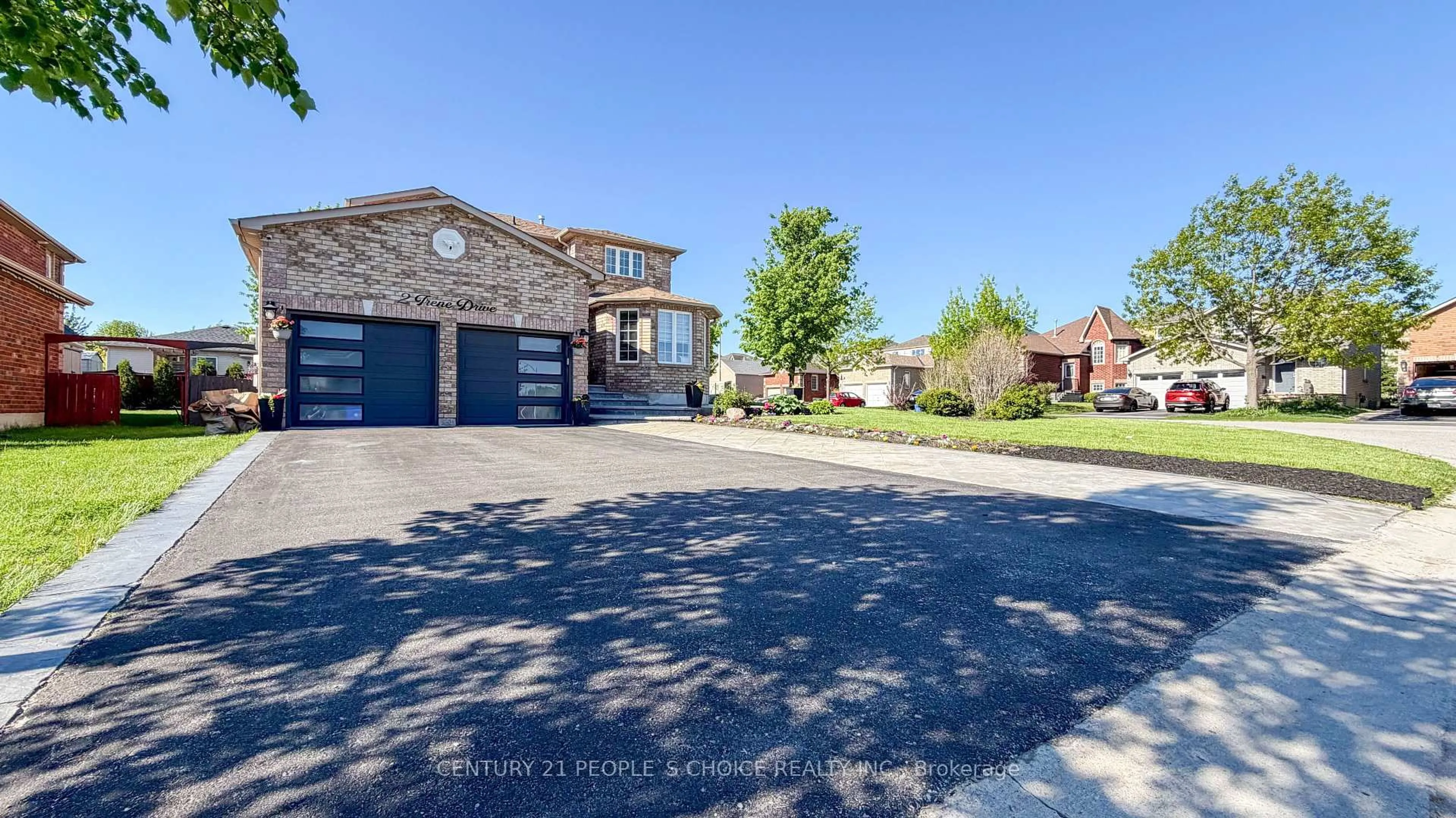 A pic from outside/outdoor area/front of a property/back of a property/a pic from drone, street for 2 Irene Dr, Barrie Ontario L4N 0Y7