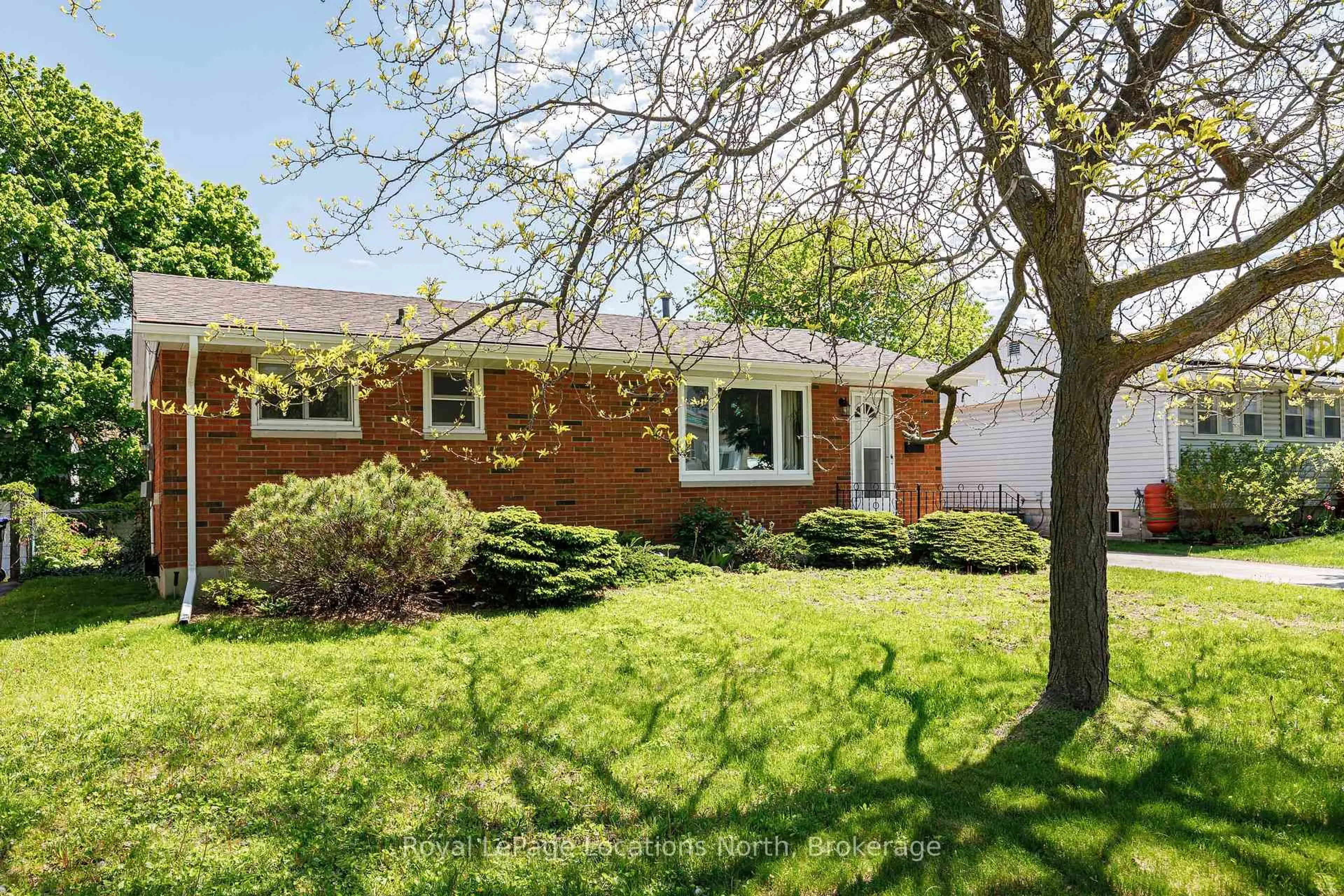 Home with brick exterior material, street for 81 Peel St, Collingwood Ontario L9Y 3V5