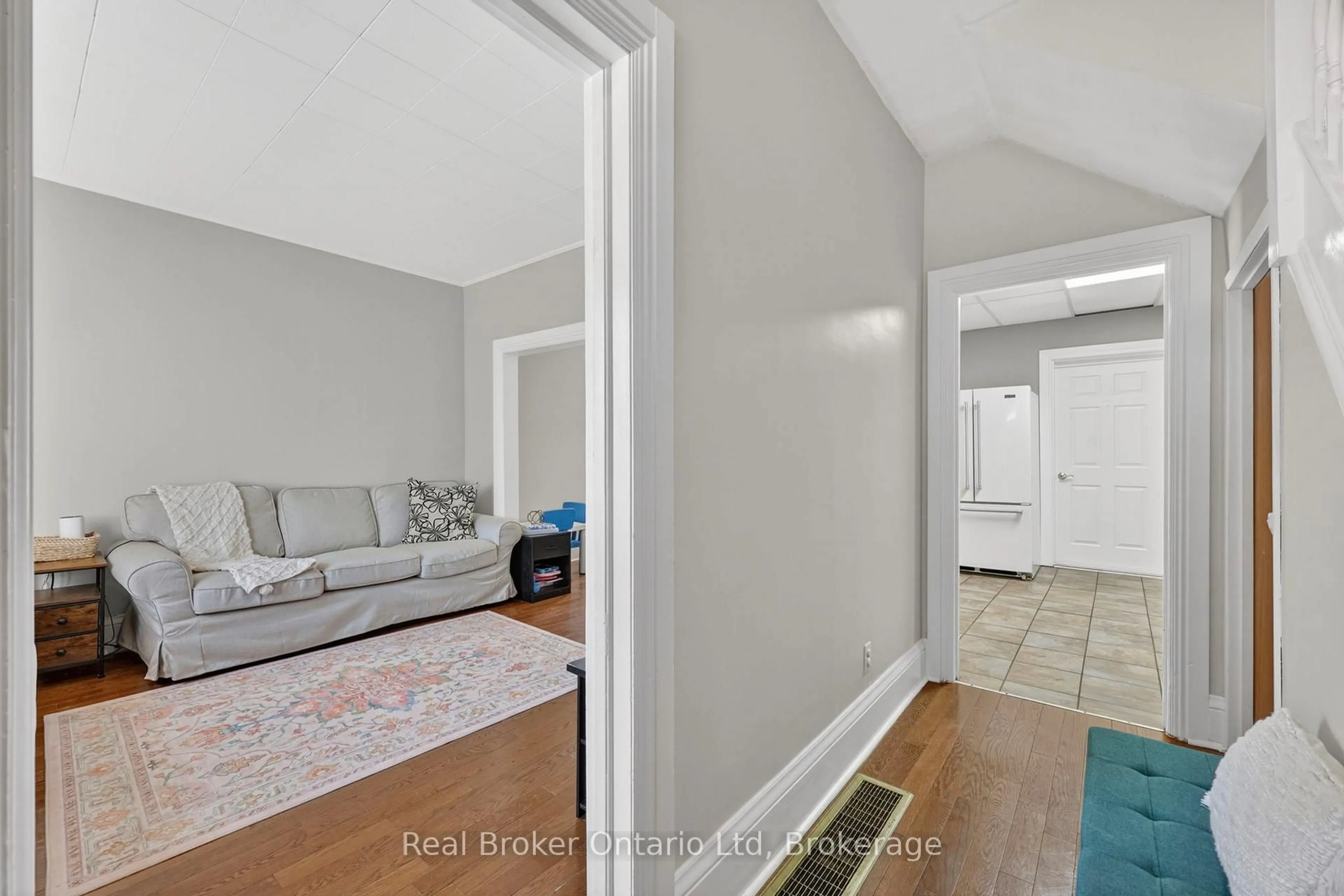 Unknown for 438 RUSSELL St, Midland Ontario L4R 3A9