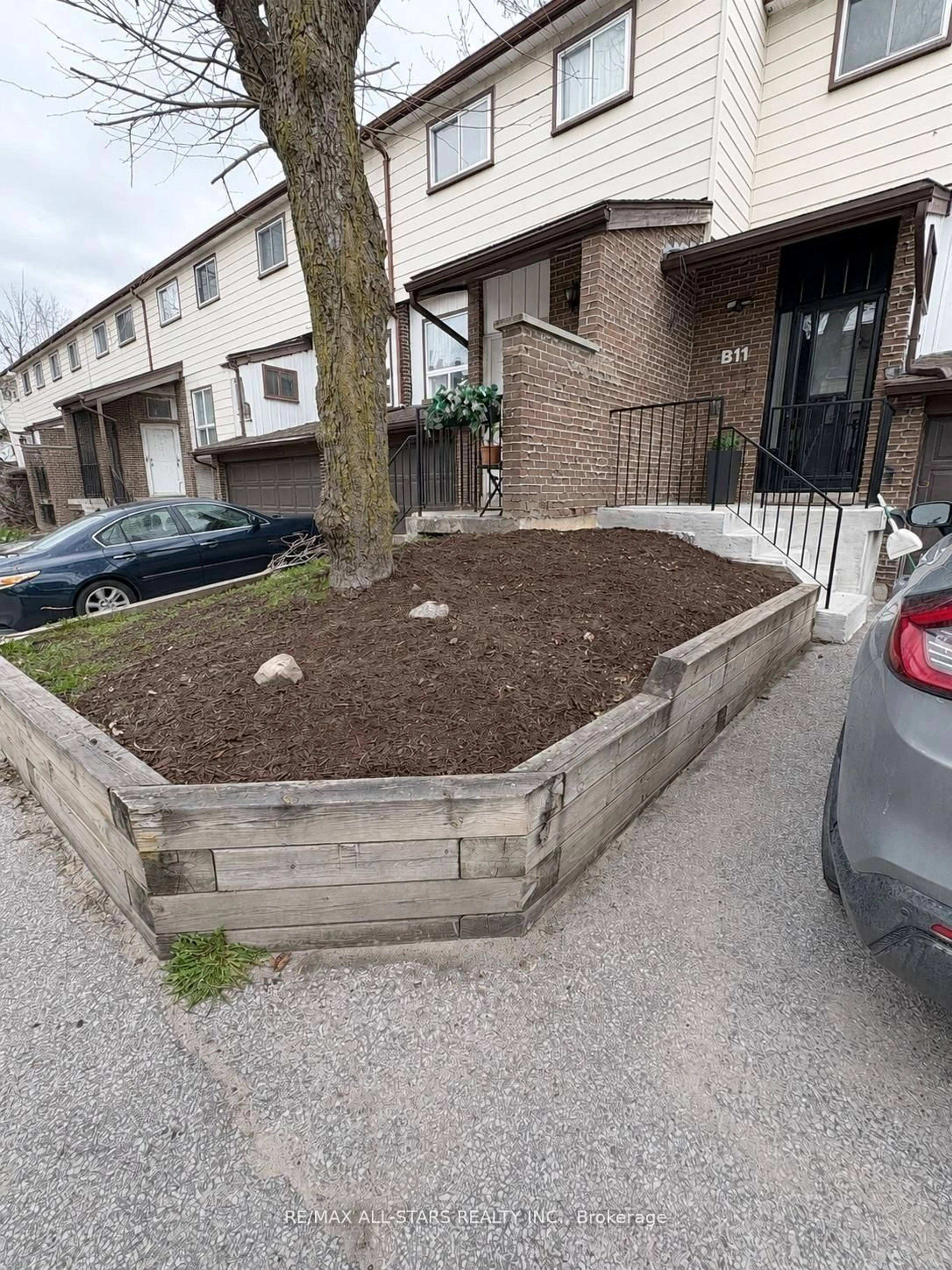 Unknown for 63 Ferris Lane #B11, Barrie Ontario L4M 5C4