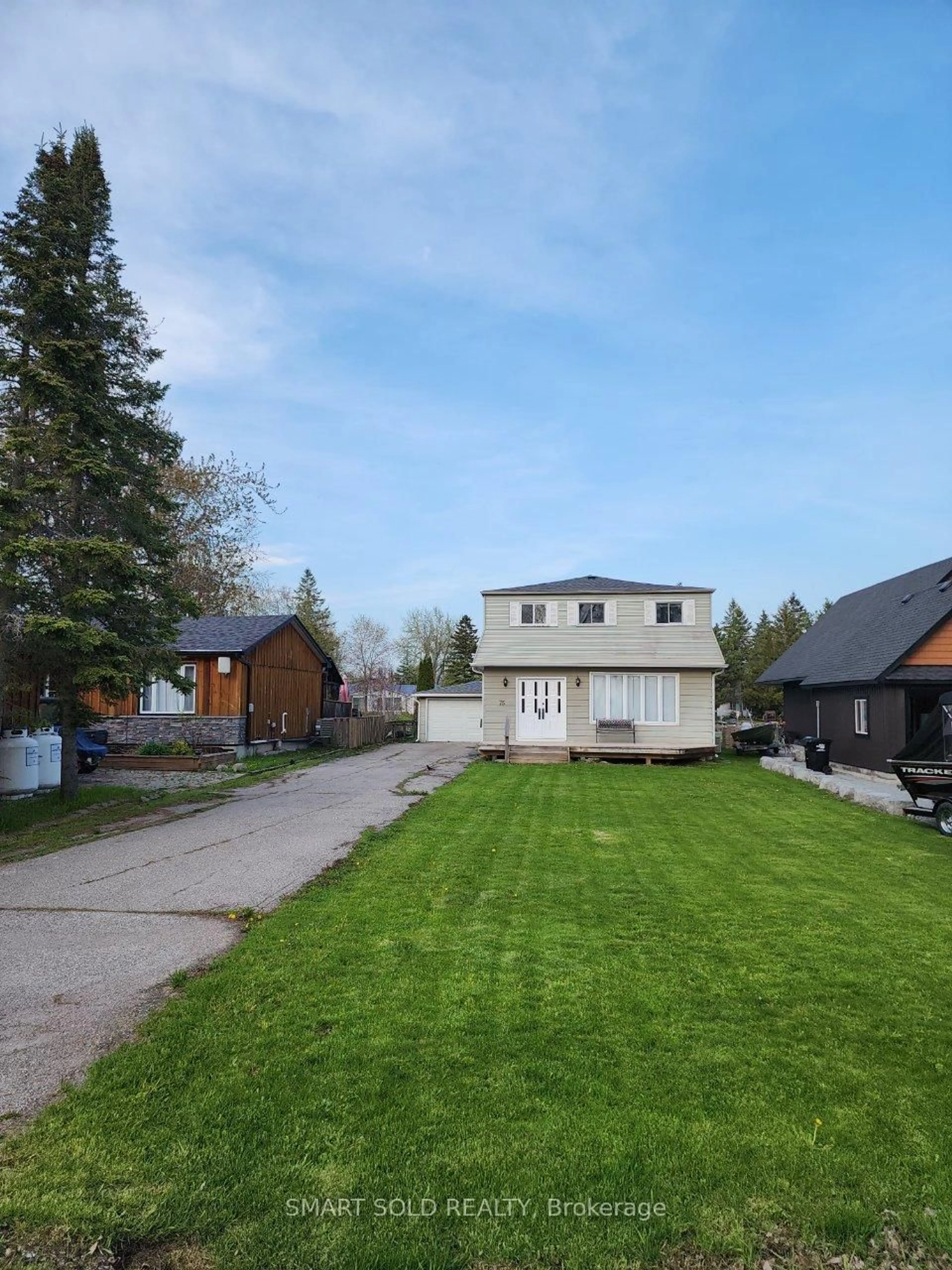 A pic from outside/outdoor area/front of a property/back of a property/a pic from drone, street for 75 Lake Ave, Ramara Ontario L0K 1B0