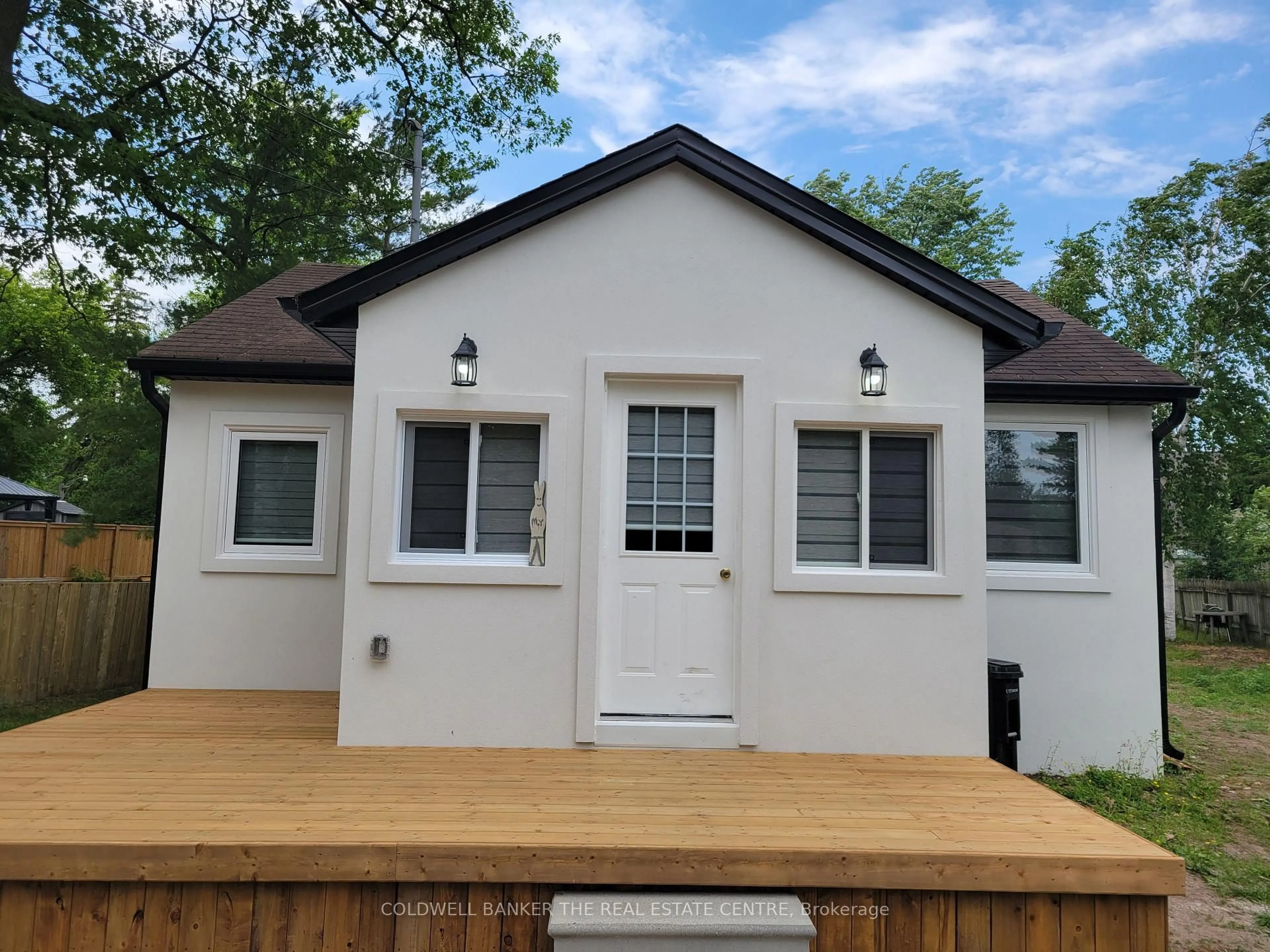 Home with vinyl exterior material, building for 16 73rd St #Part 1, Wasaga Beach Ontario L9Z 2X6