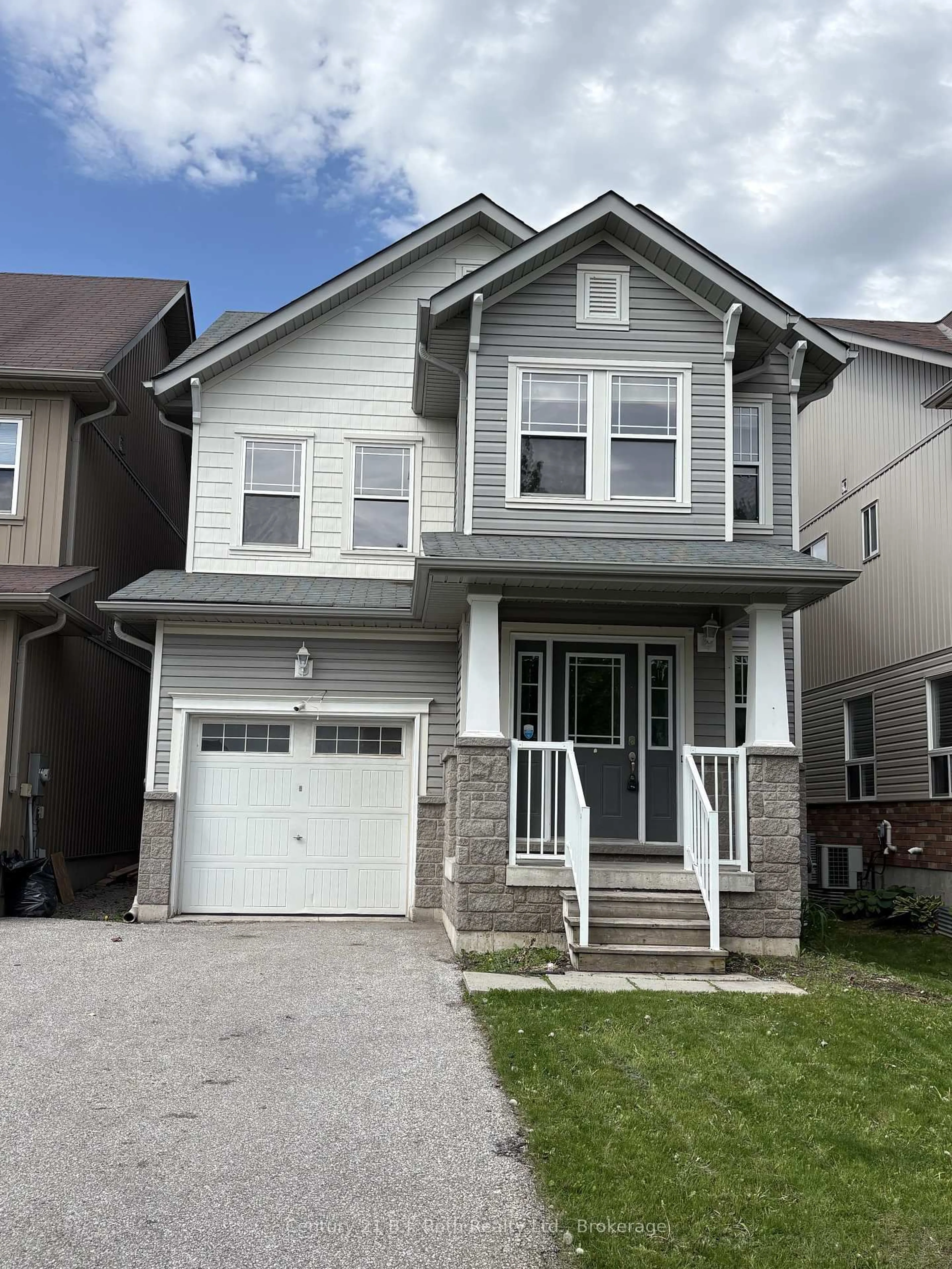 Home with vinyl exterior material, street for 34 Pearl Dr, Orillia Ontario L3V 0A5