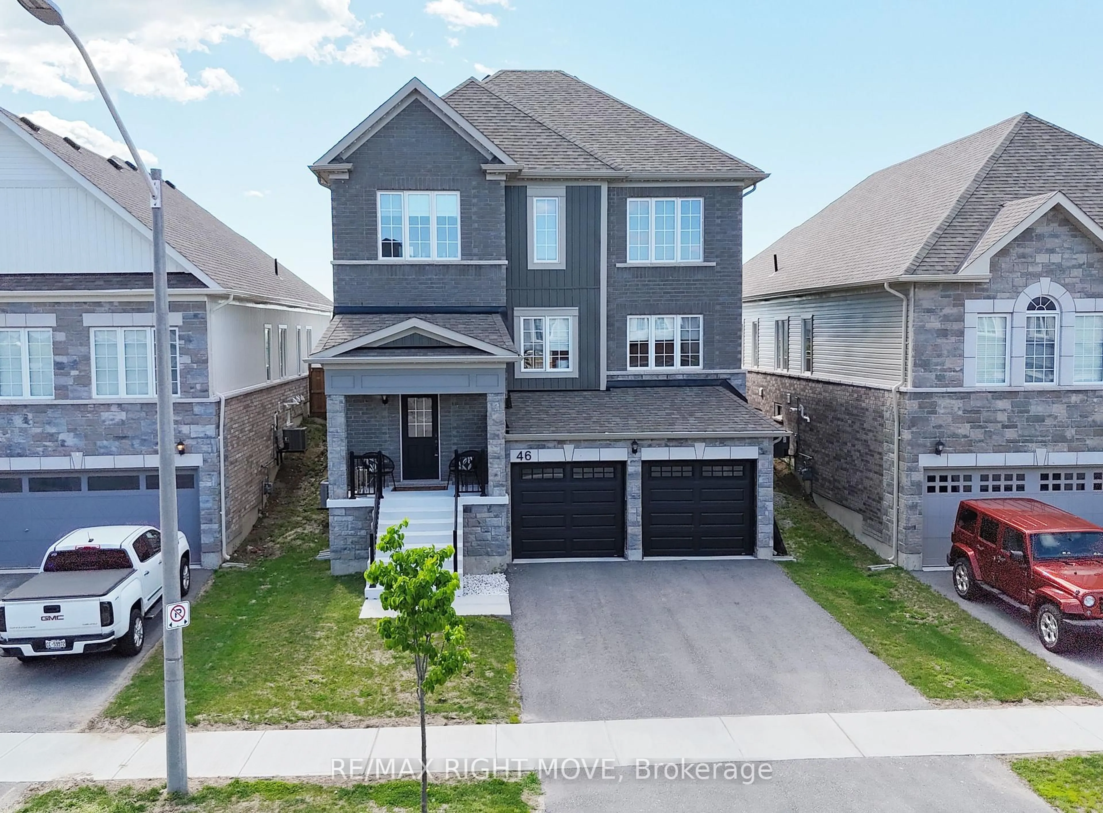 A pic from outside/outdoor area/front of a property/back of a property/a pic from drone, street for 46 Atlantis Dr, Orillia Ontario L3V 8L4