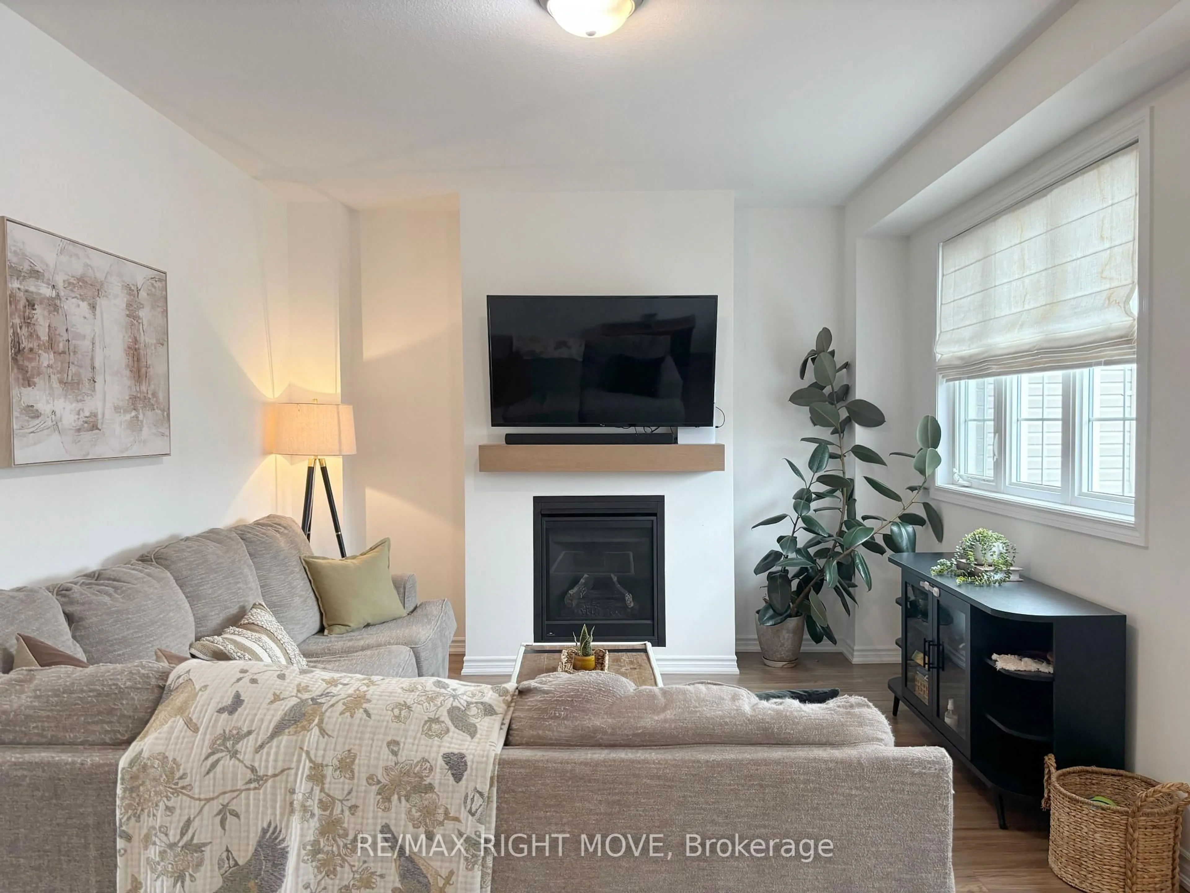 Living room with furniture, unknown for 46 Atlantis Dr, Orillia Ontario L3V 8L4