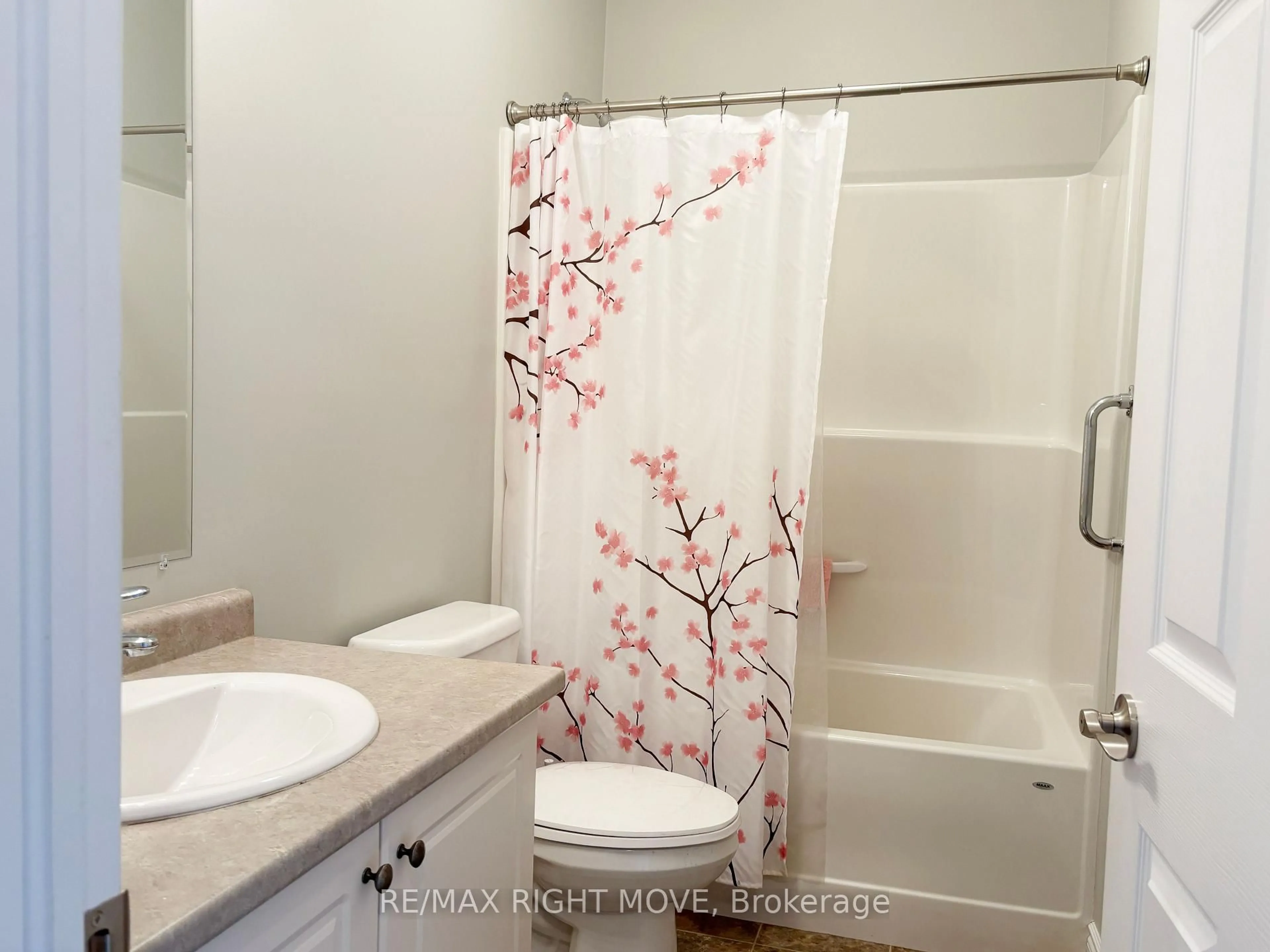 Standard bathroom, unknown for 195 Lucy Lane, Orillia Ontario L3V 0G3