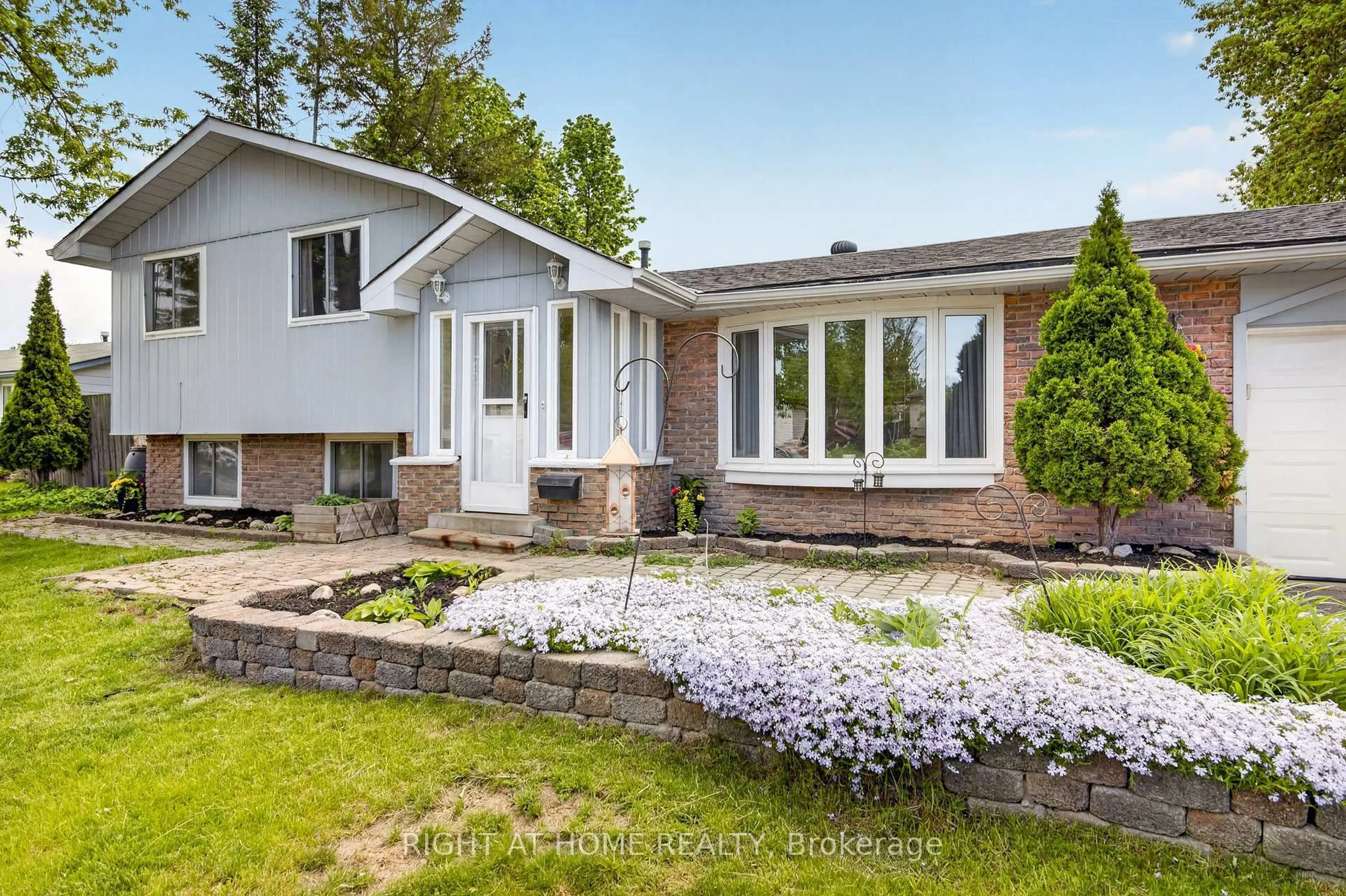 Home with brick exterior material, street for 277 PINE St, Barrie Ontario L4N 4J1