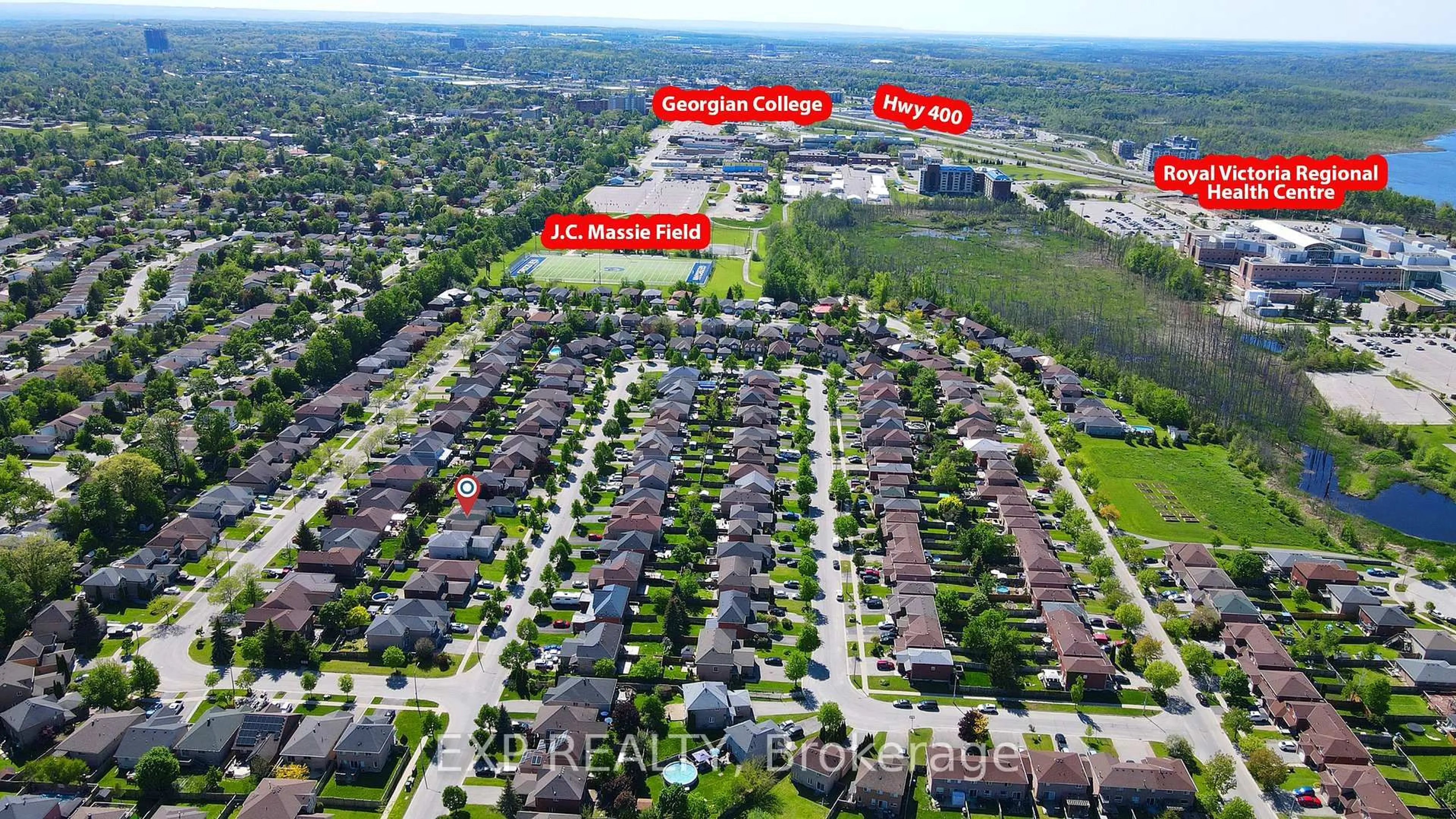 A pic from outside/outdoor area/front of a property/back of a property/a pic from drone, street for 121 Tunbridge Rd, Barrie Ontario L4M 6T1
