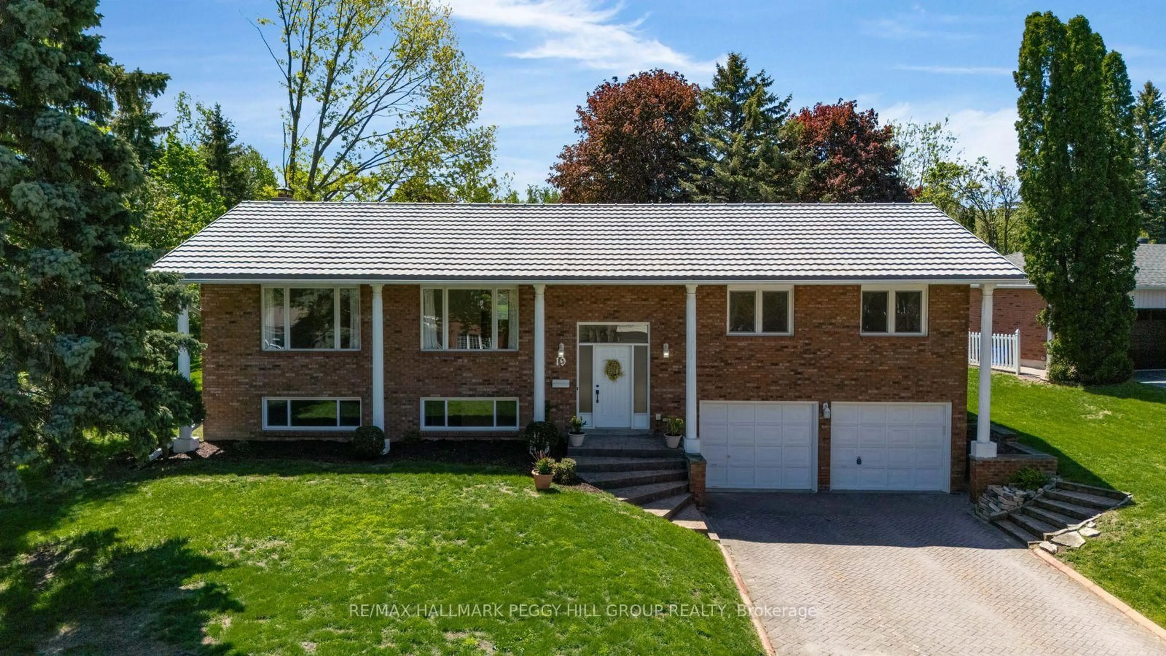 Home with brick exterior material, street for 19 Murray St, Barrie Ontario L4N 2X1
