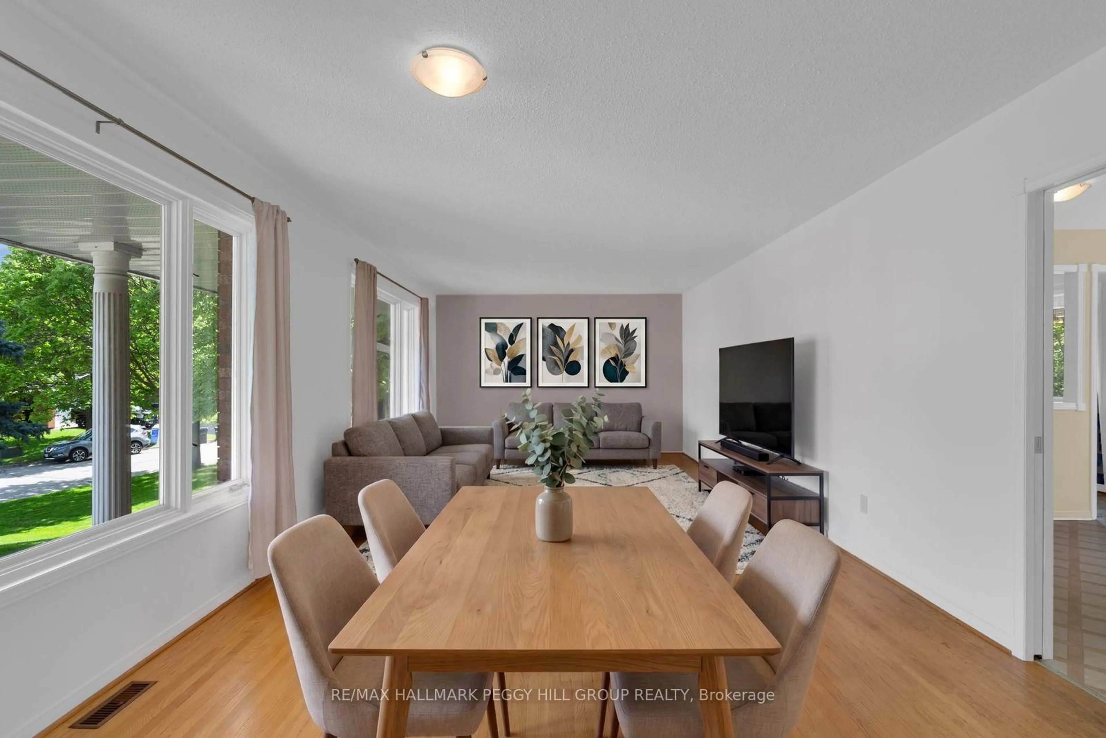 Dining room, wood/laminate floor for 19 Murray St, Barrie Ontario L4N 2X1