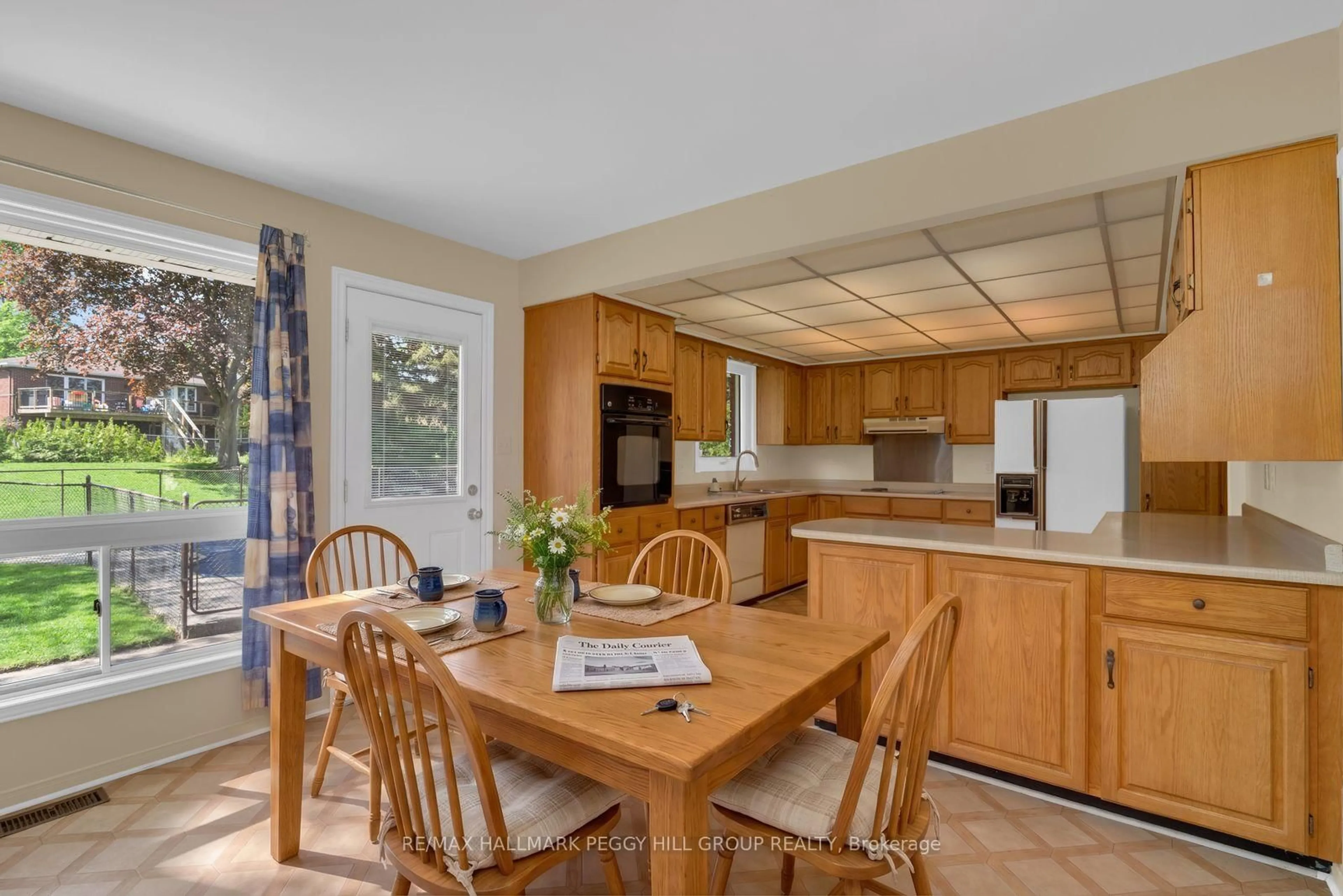 Open concept kitchen, unknown for 19 Murray St, Barrie Ontario L4N 2X1