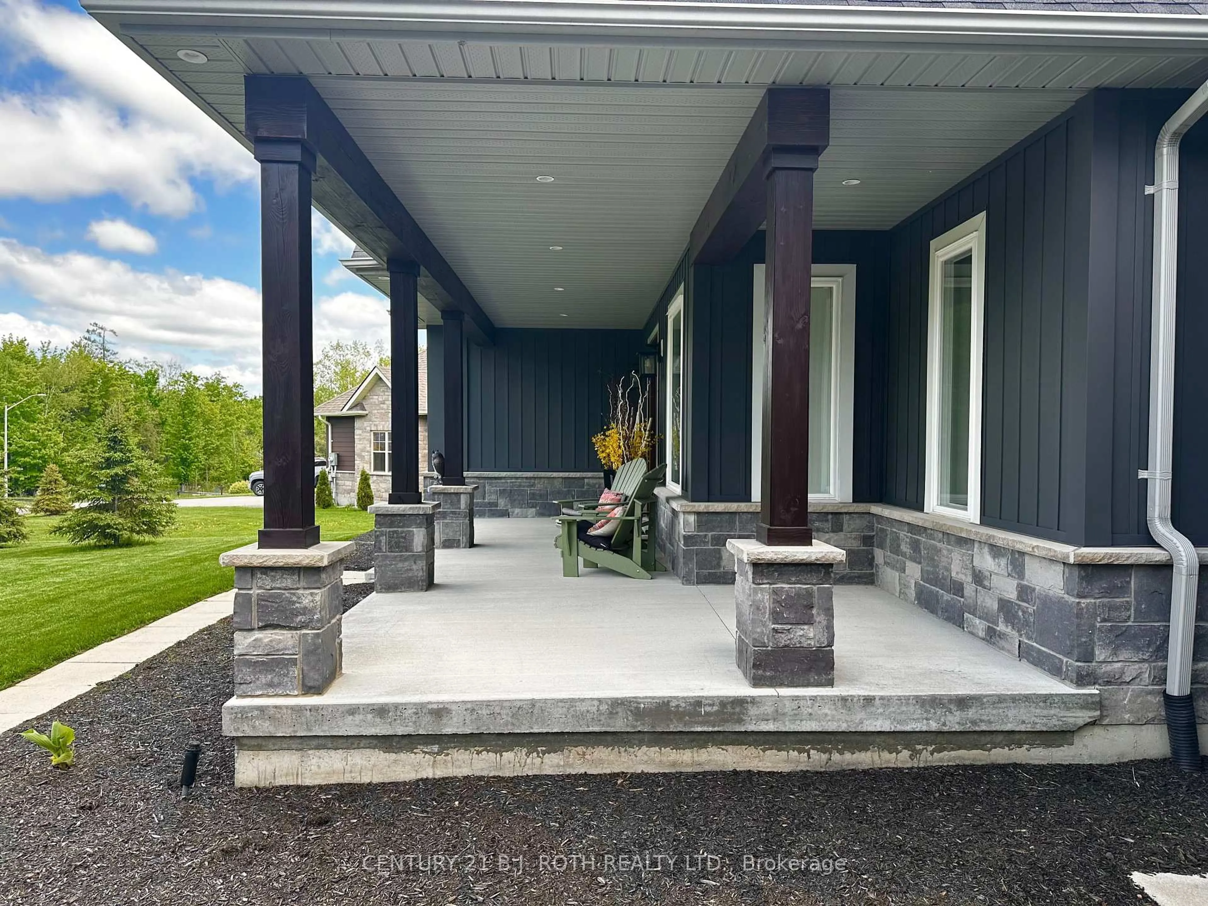 Patio, street for 2228 Elana Dr, Severn Ontario L3V 0C2