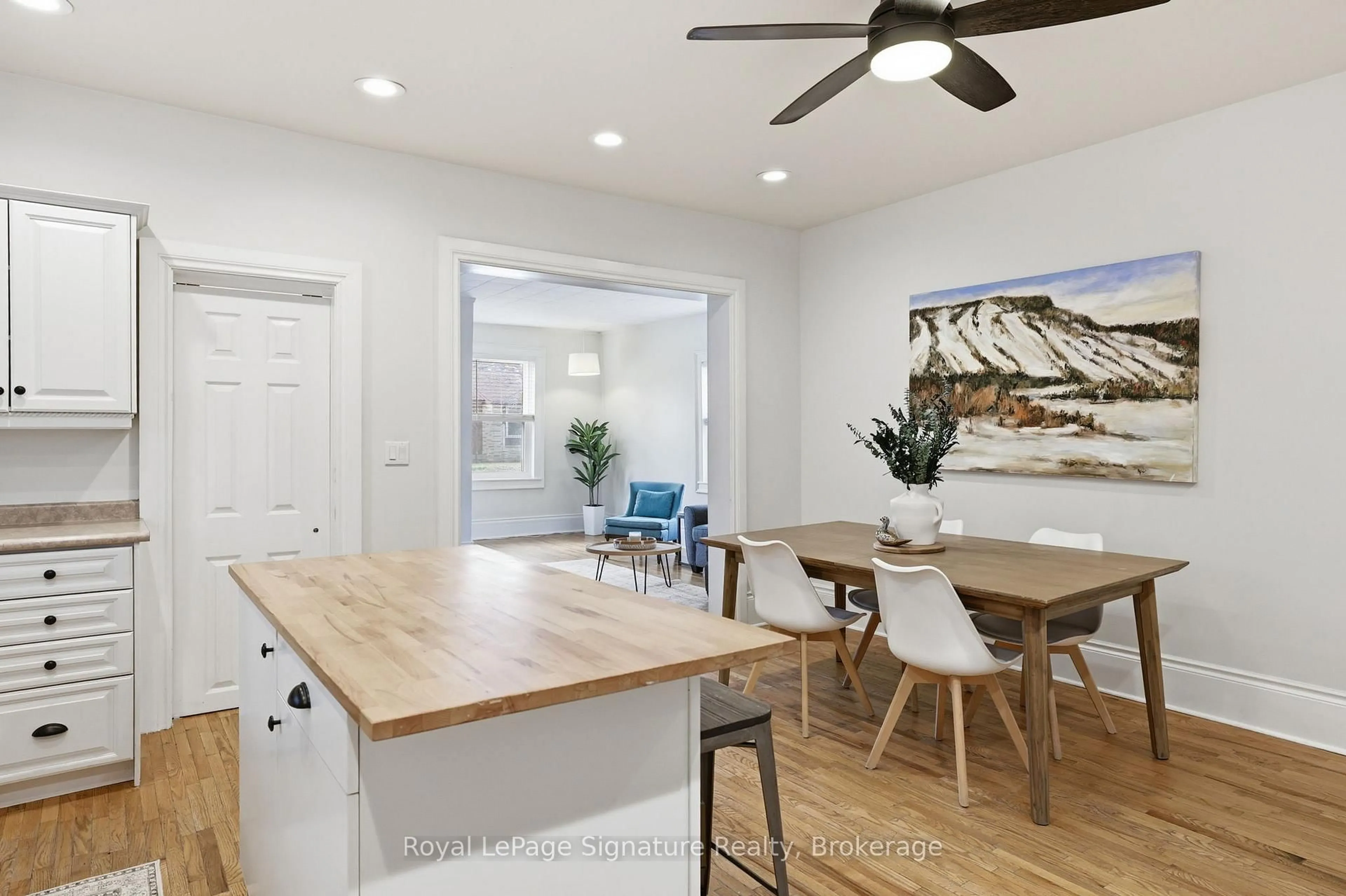 Open concept kitchen, unknown for 639 Saint Marie St, Collingwood Ontario L9Y 3L4