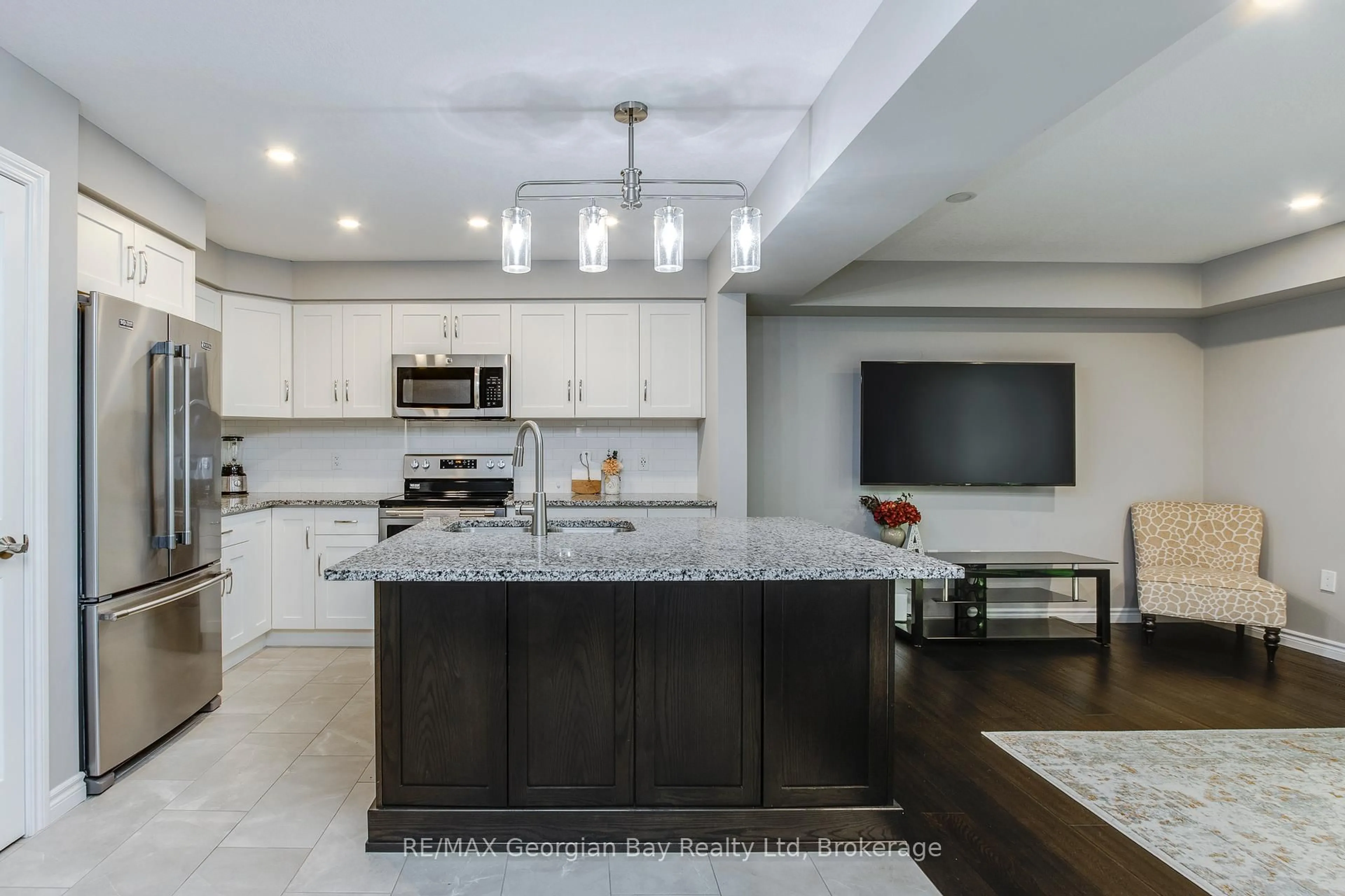 Open concept kitchen, ceramic/tile floor for 956 Cook Dr, Midland Ontario L4R 0E4