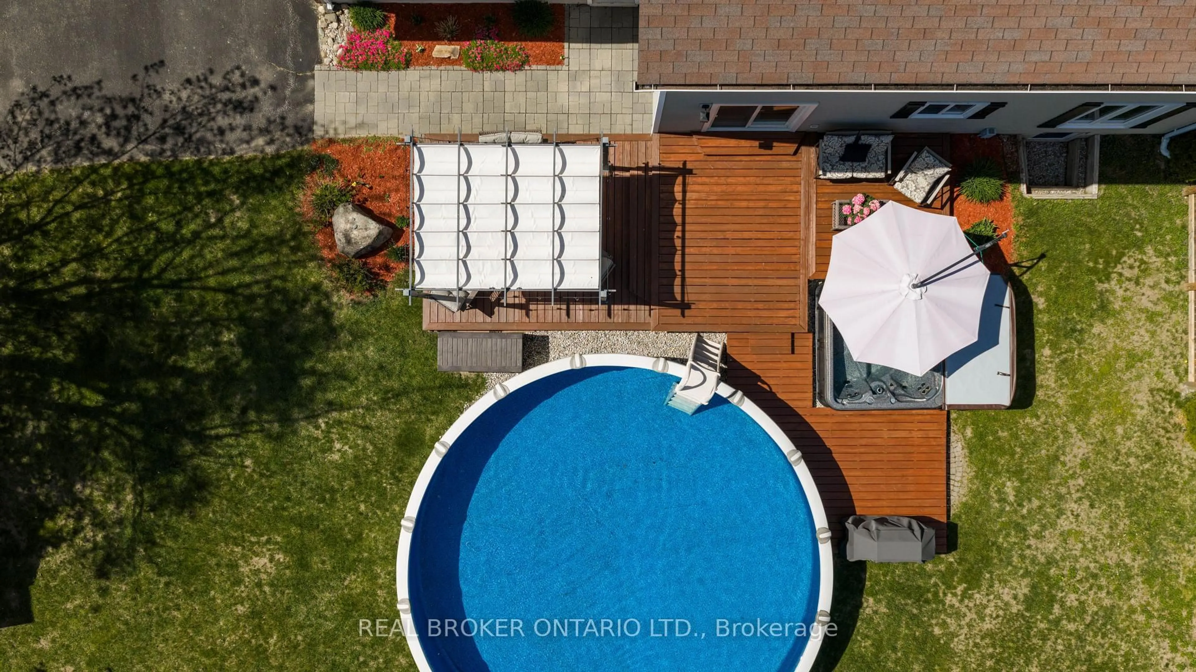 A pic from outside/outdoor area/front of a property/back of a property/a pic from drone, water/lake/river/ocean view for 99 Highland Dr, Oro-Medonte Ontario L0L 2L0