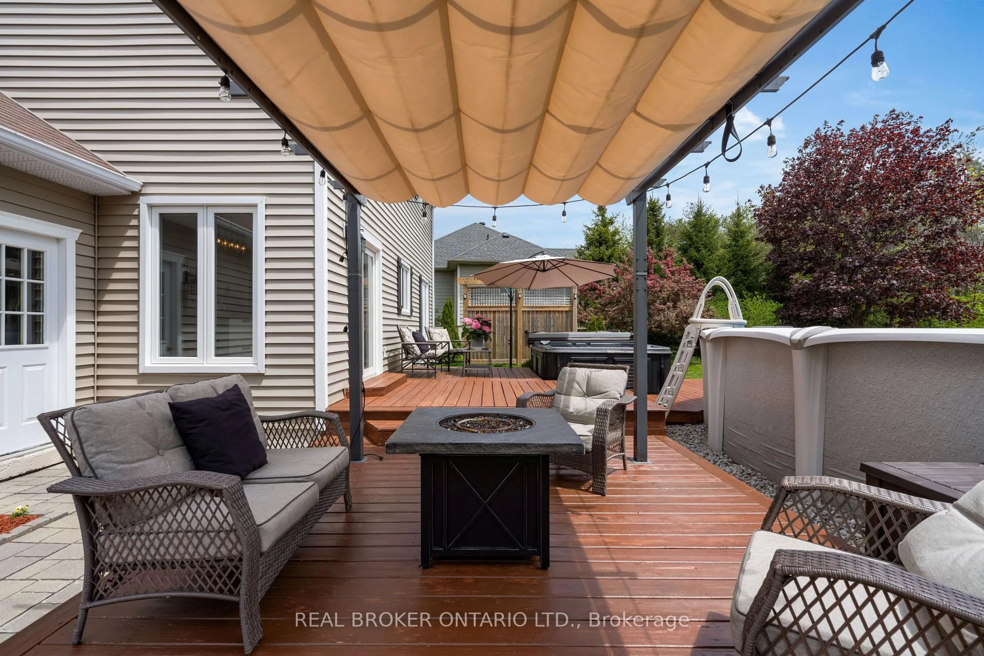 Patio, street for 99 Highland Dr, Oro-Medonte Ontario L0L 2L0