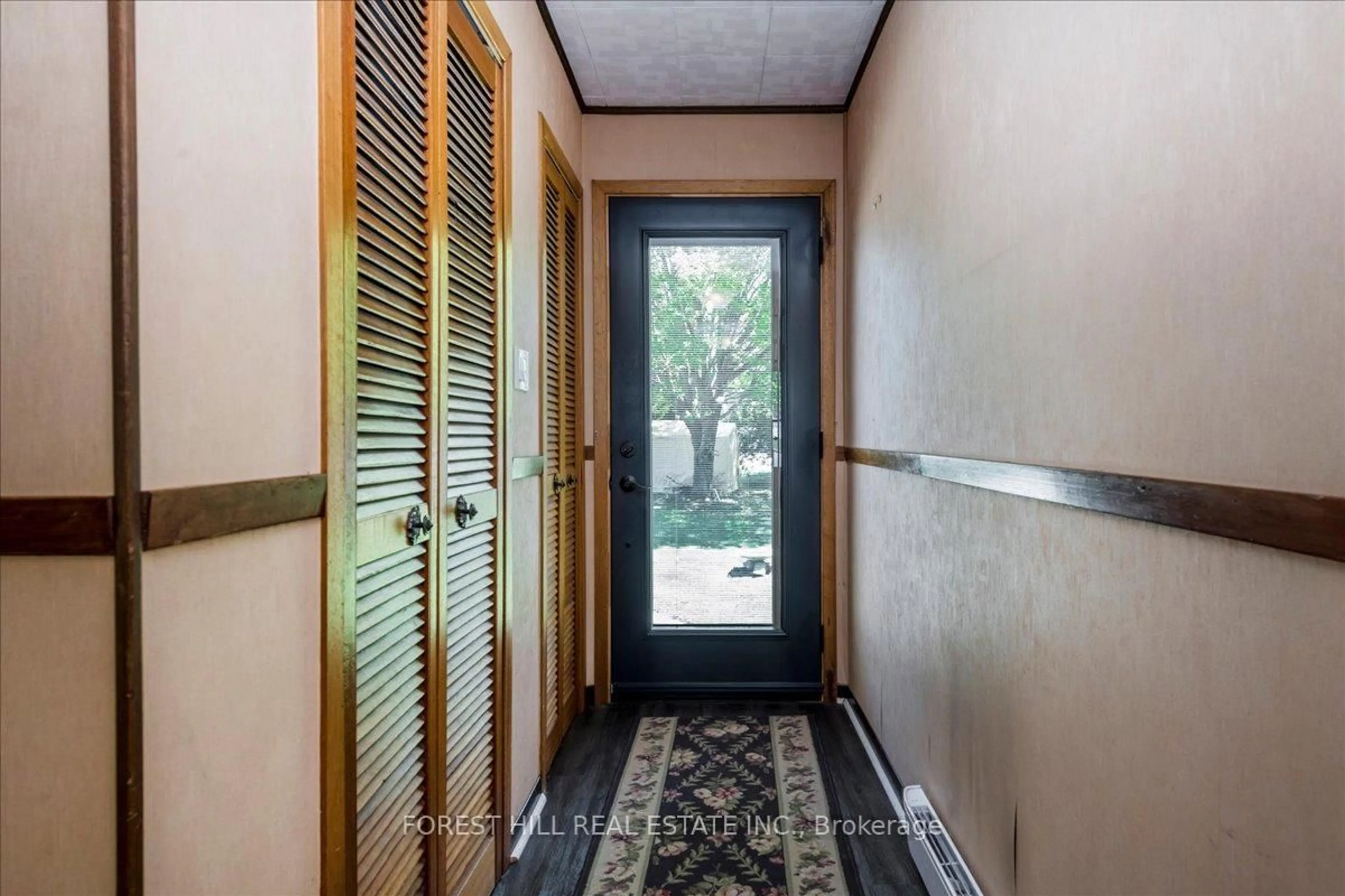 Indoor entryway for 55 Poplar Cres, Ramara Ontario L0K 1B0