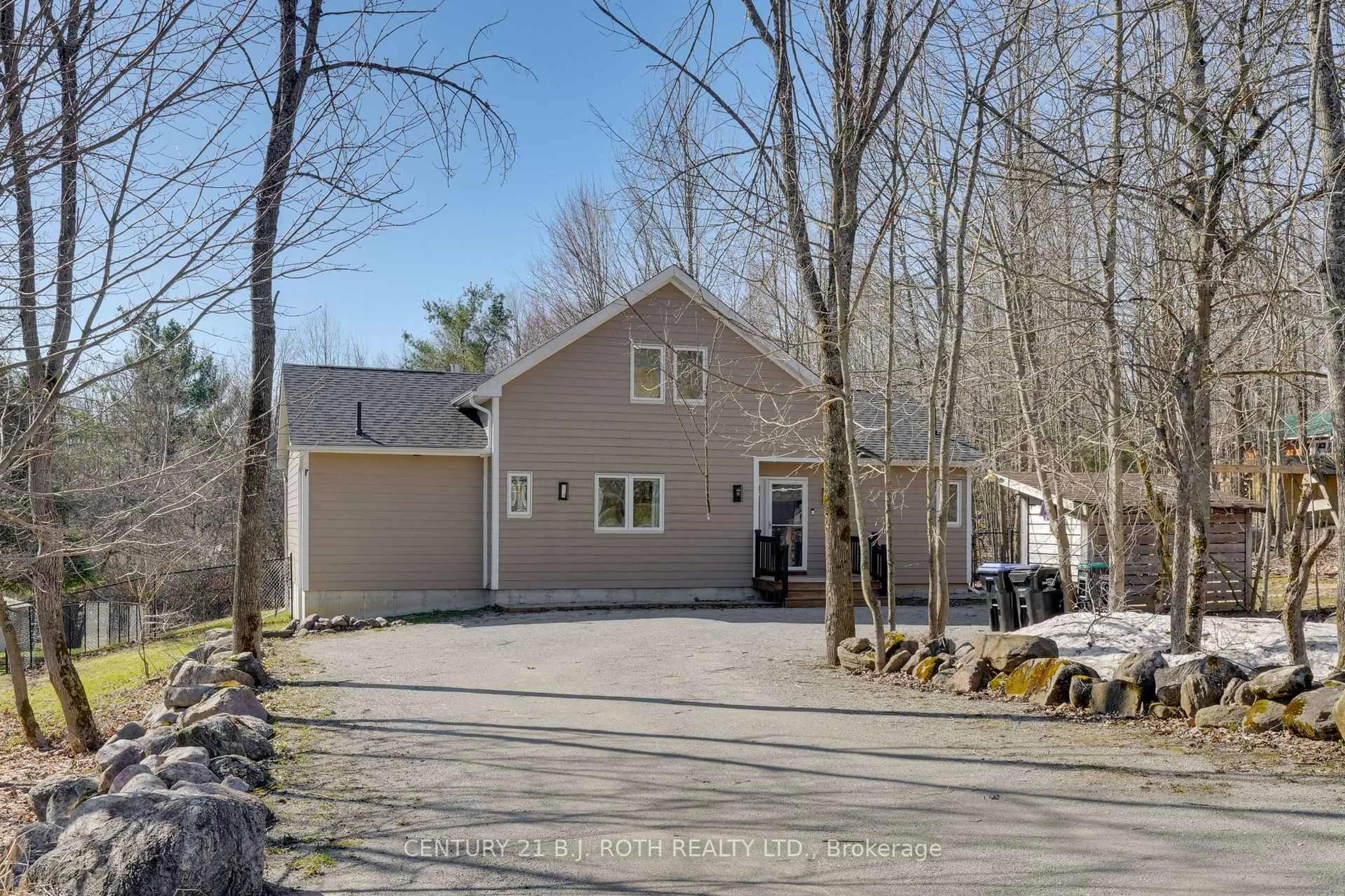 A pic from outside/outdoor area/front of a property/back of a property/a pic from drone, street for 46 Slalom Dr, Oro-Medonte Ontario L0K 1N0