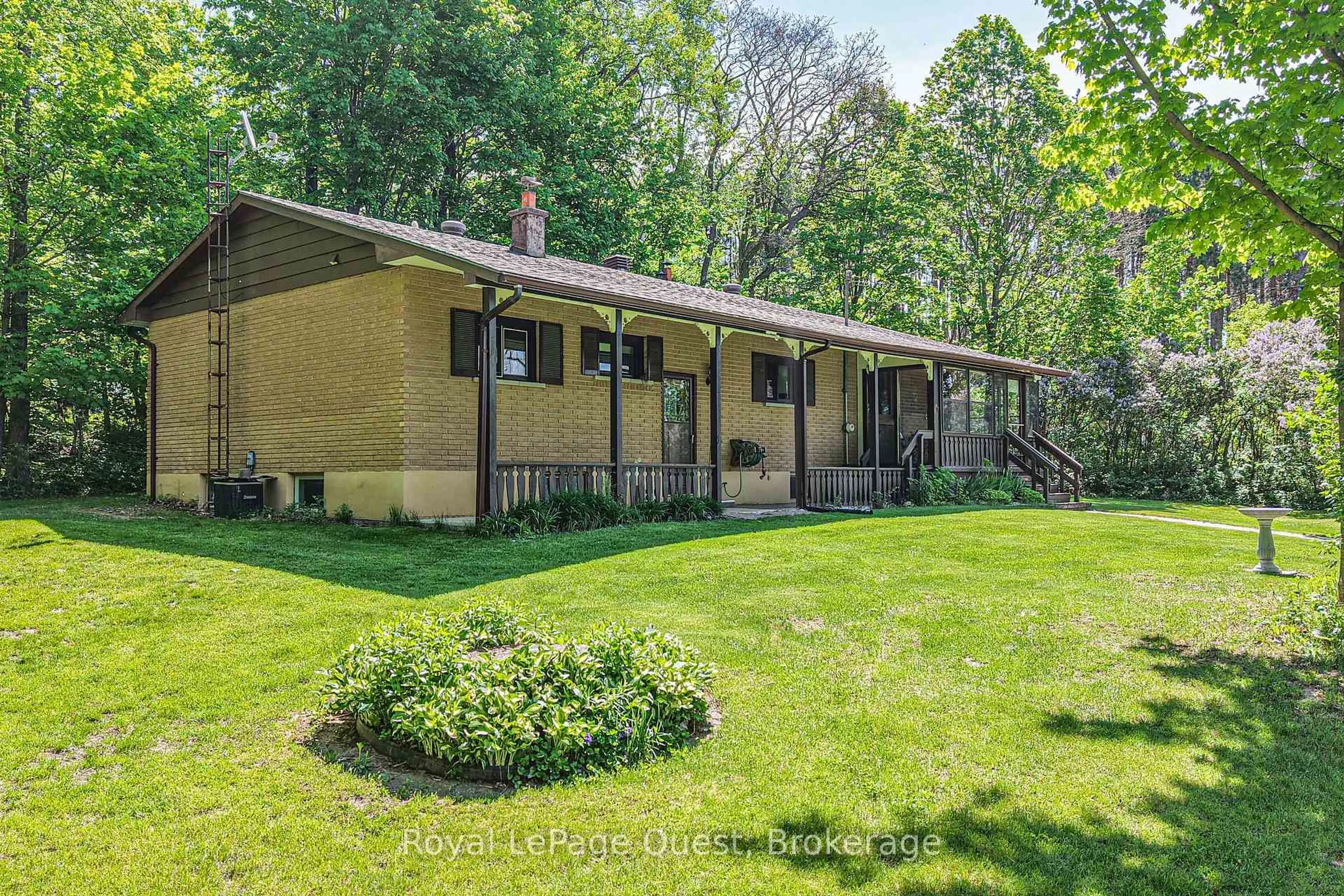A pic from outside/outdoor area/front of a property/back of a property/a pic from drone, unknown for 34 Mill Pond Sdrd, Oro-Medonte Ontario L0K 1E0