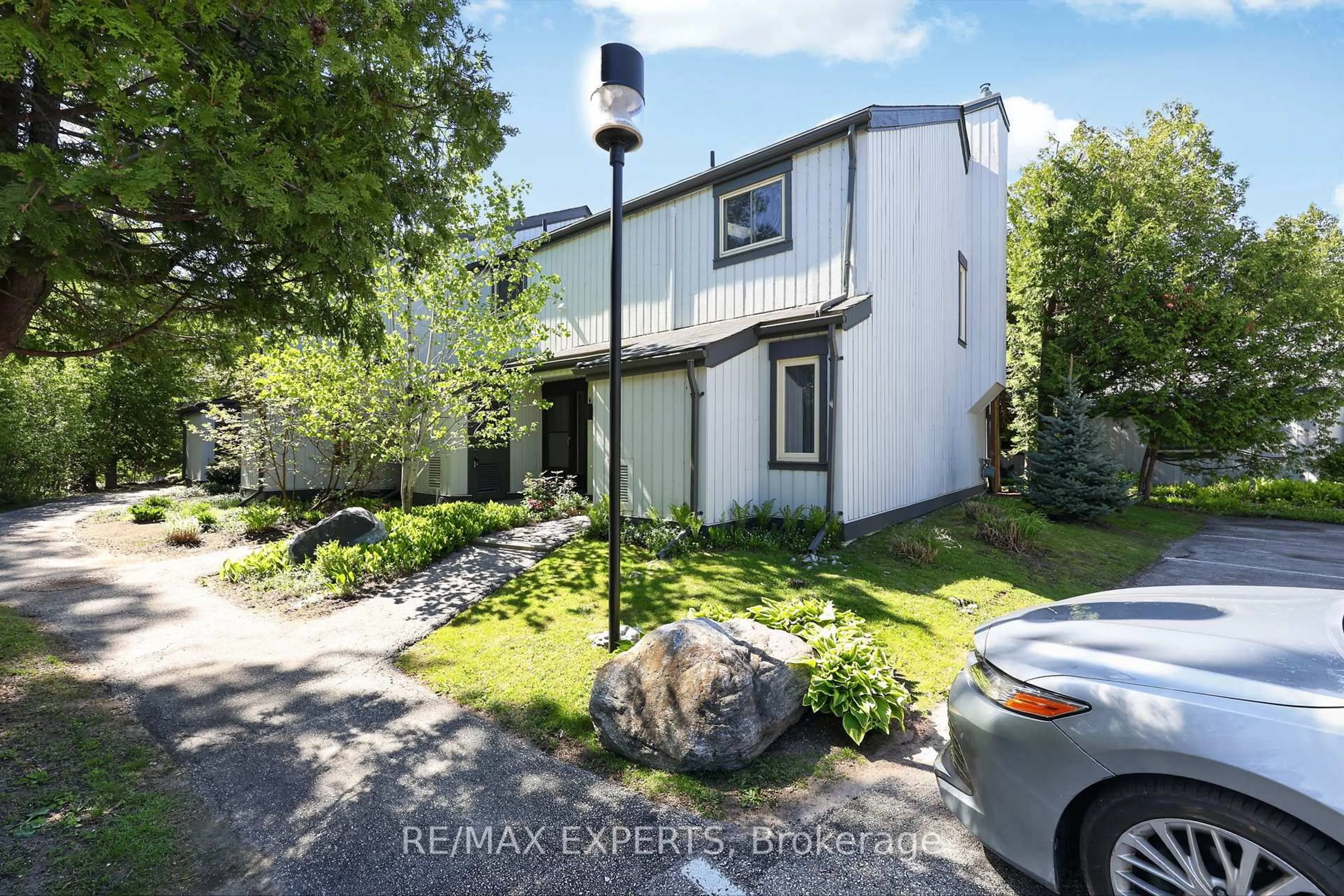 A pic from outside/outdoor area/front of a property/back of a property/a pic from drone, street for 14 Dawson Dr #416, Collingwood Ontario L9Y 5B4