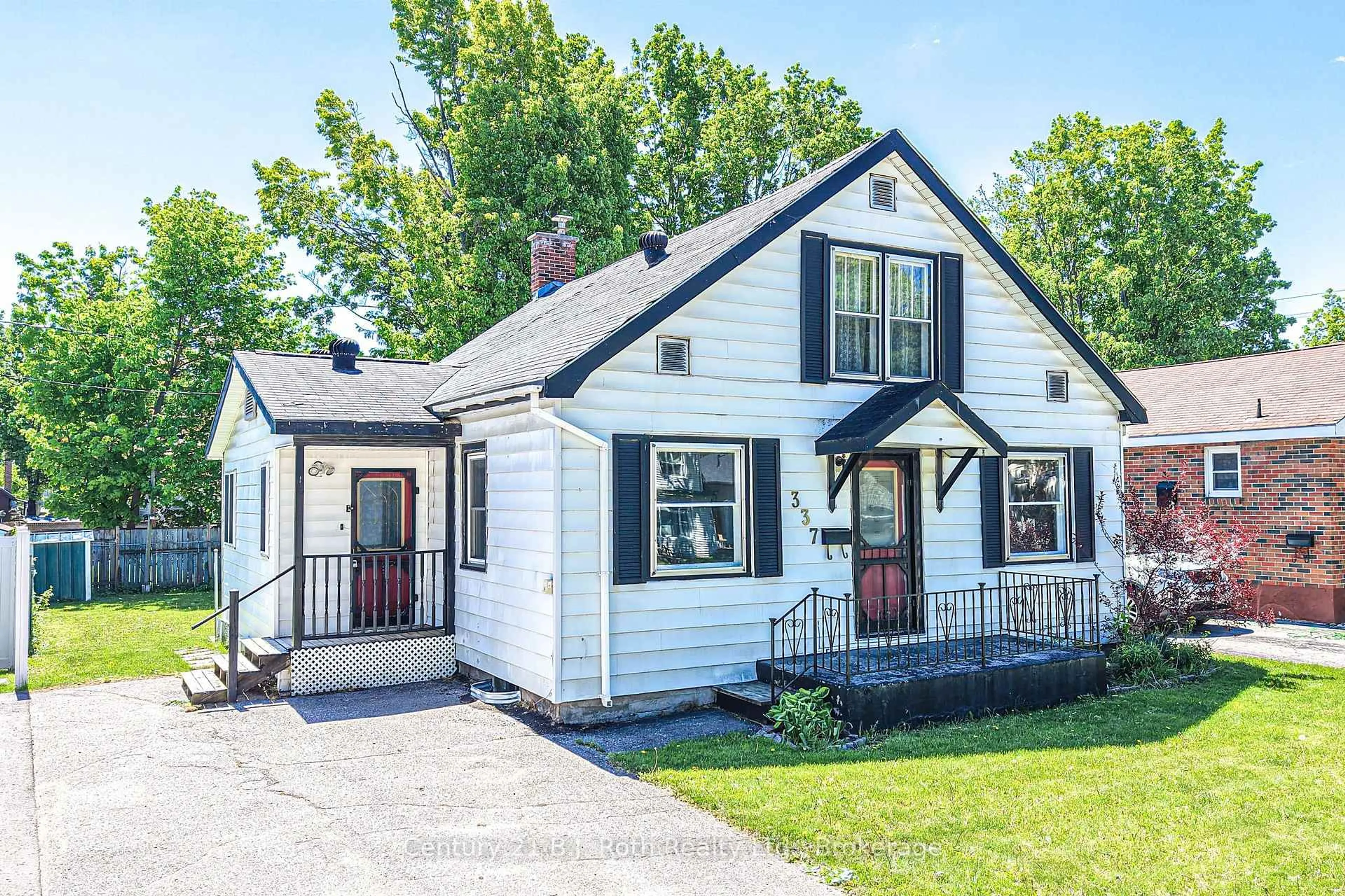 Home with vinyl exterior material, street for 337 Colborne St, Orillia Ontario L3V 3A4