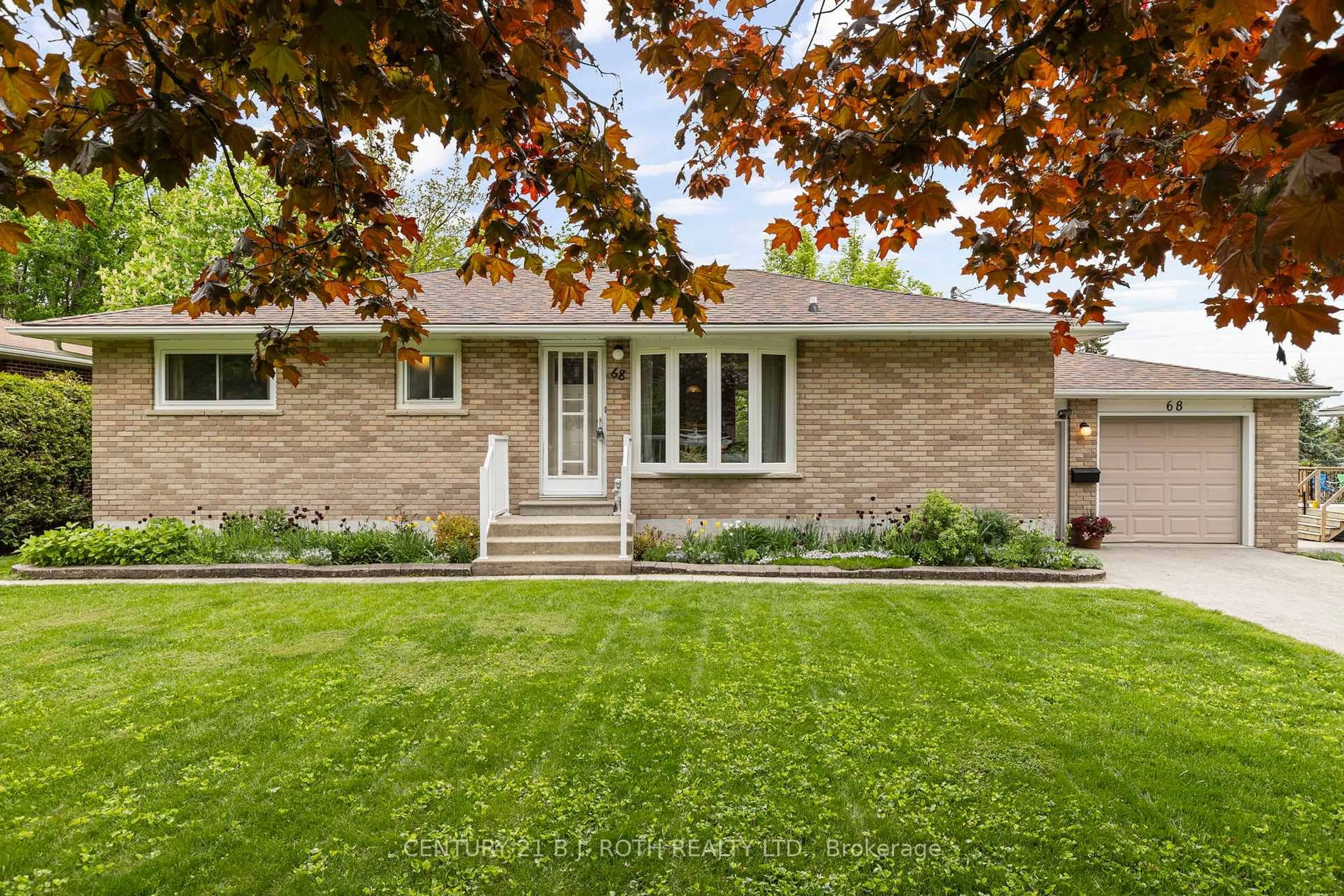Home with brick exterior material, street for 68 Fourth St, Orillia Ontario L3V 4B8
