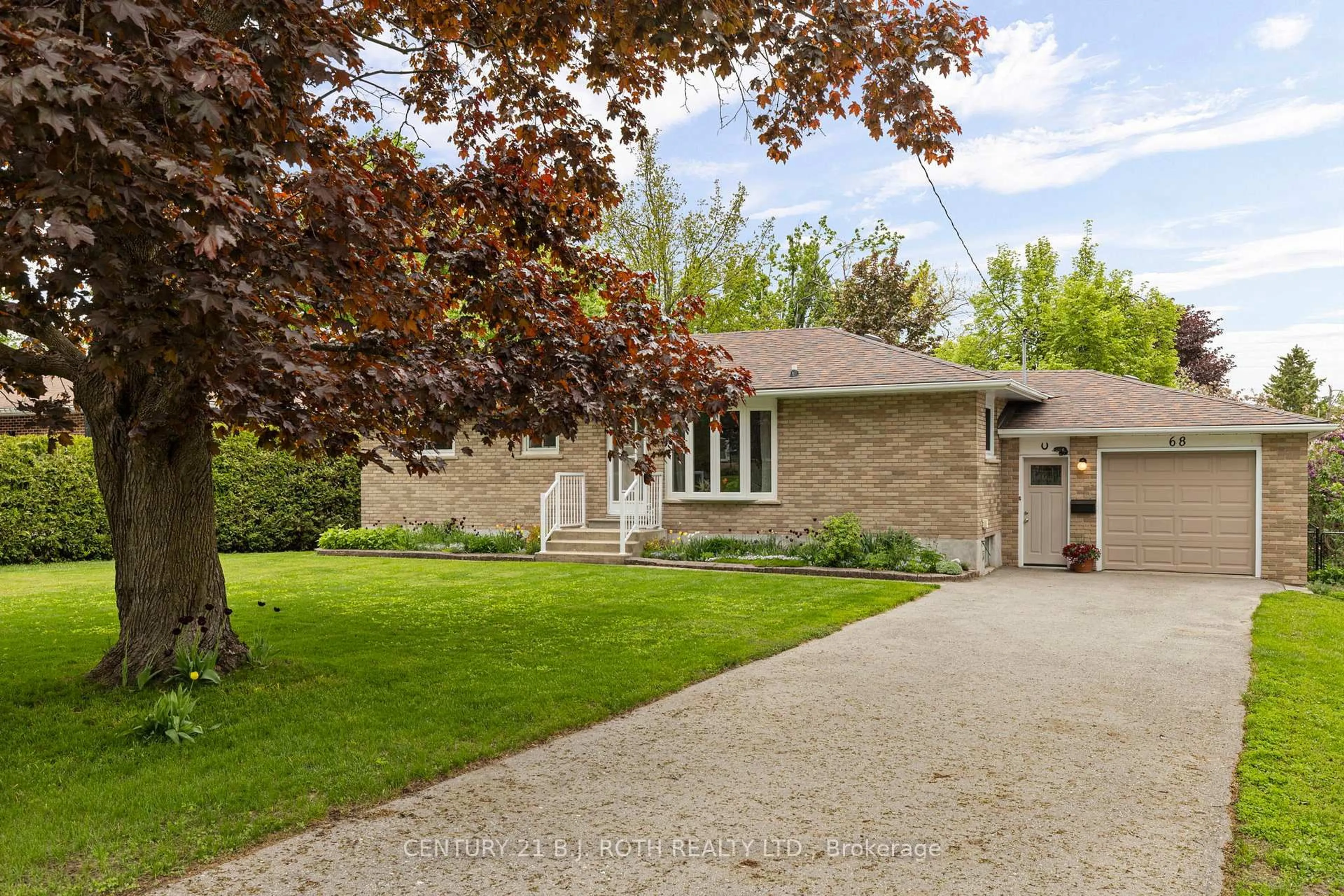 Home with brick exterior material, street for 68 Fourth St, Orillia Ontario L3V 4B8