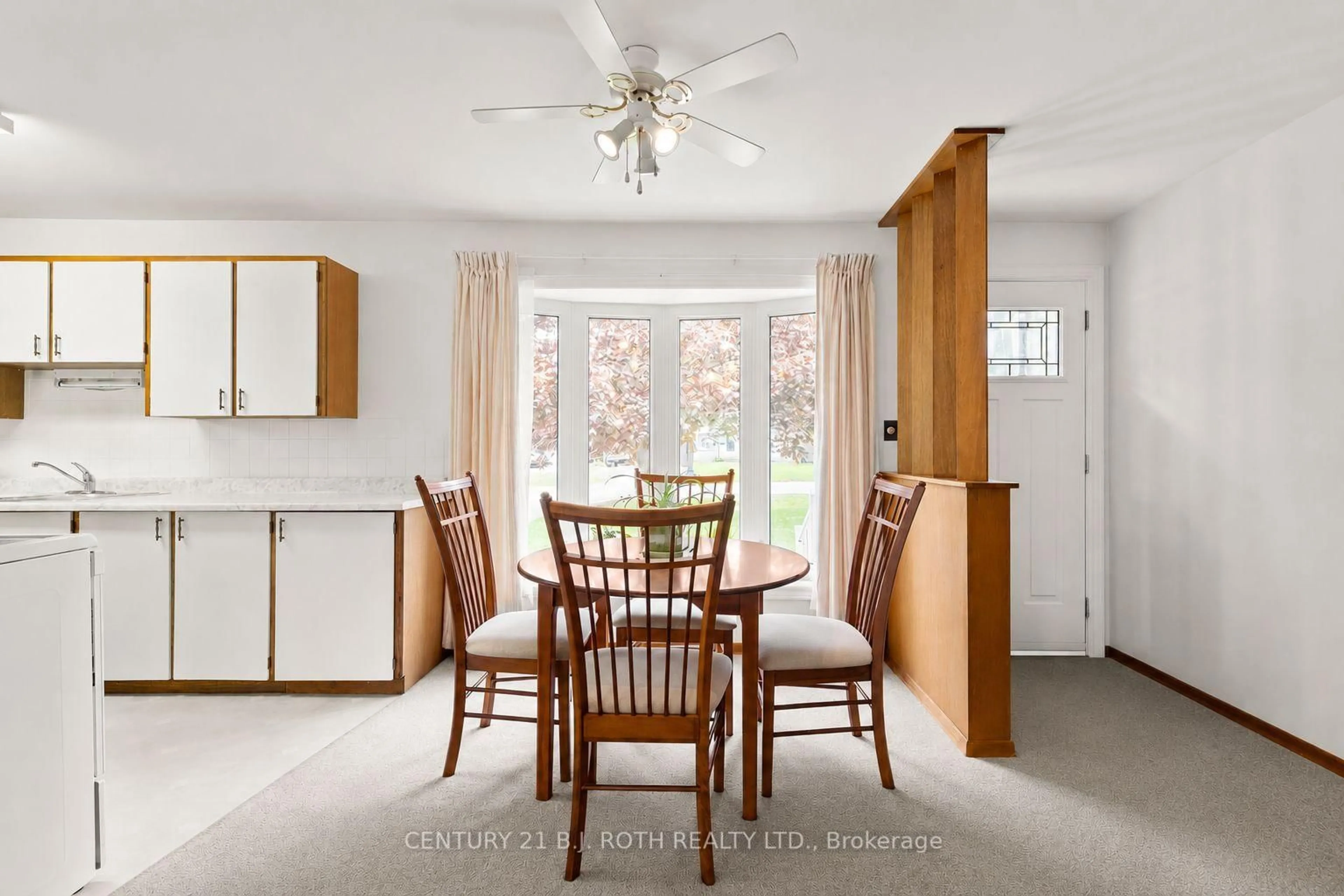 Dining room, unknown for 68 Fourth St, Orillia Ontario L3V 4B8