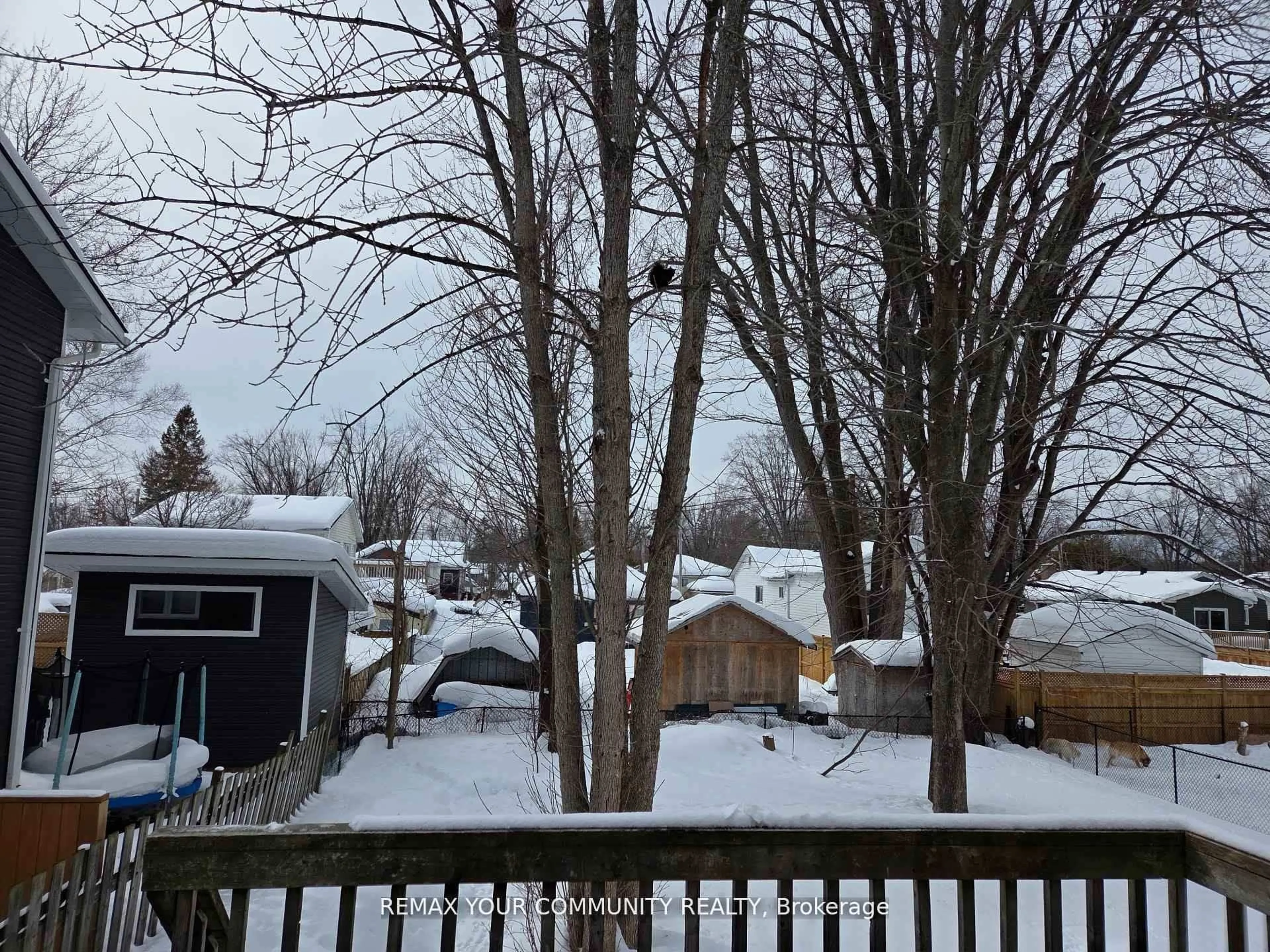 A pic from outside/outdoor area/front of a property/back of a property/a pic from drone, unknown for 3414 Lee Ave, Severn Ontario L0K 1G0