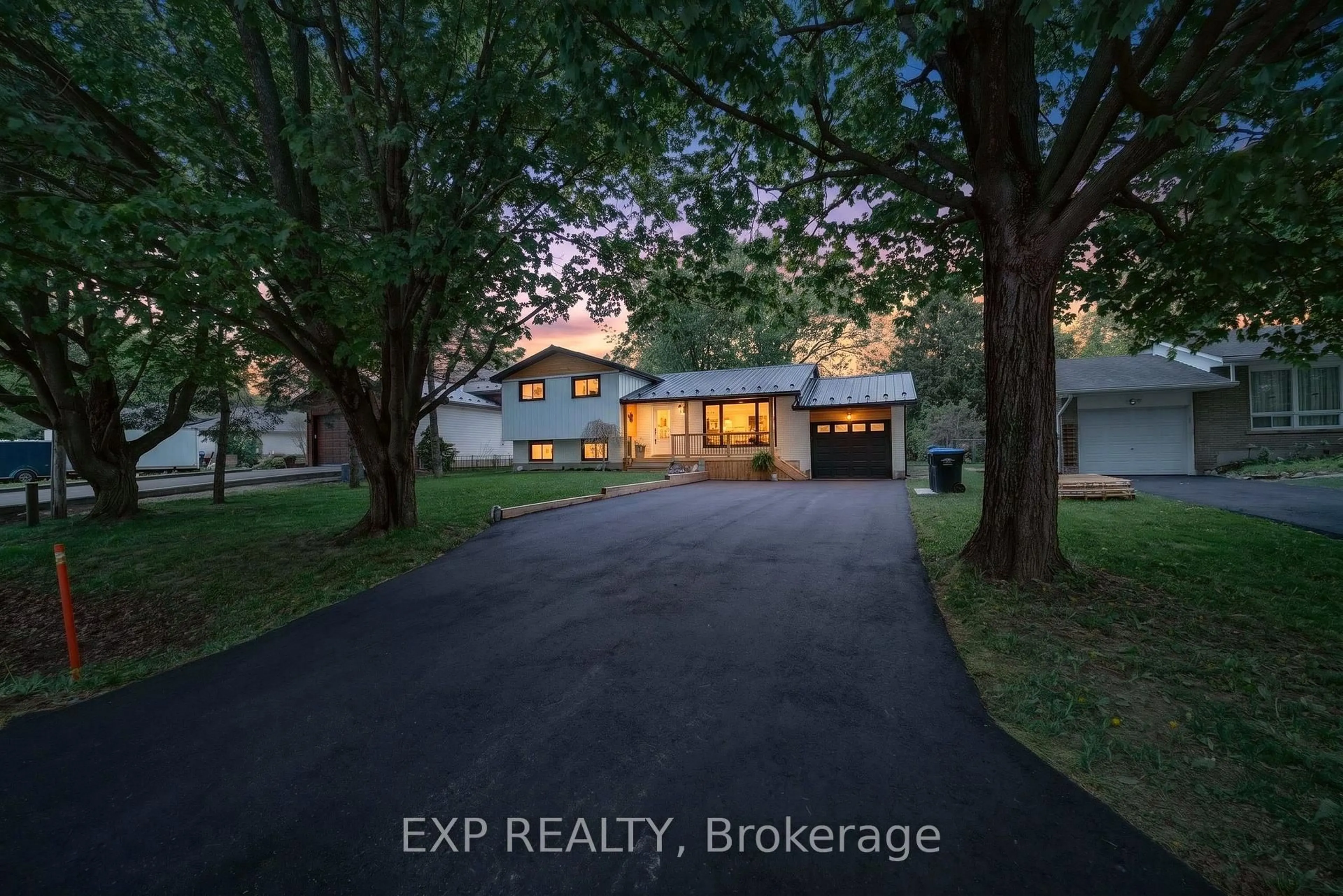 A pic from outside/outdoor area/front of a property/back of a property/a pic from drone, street for 92 Mary St, Clearview Ontario L0M 1G0