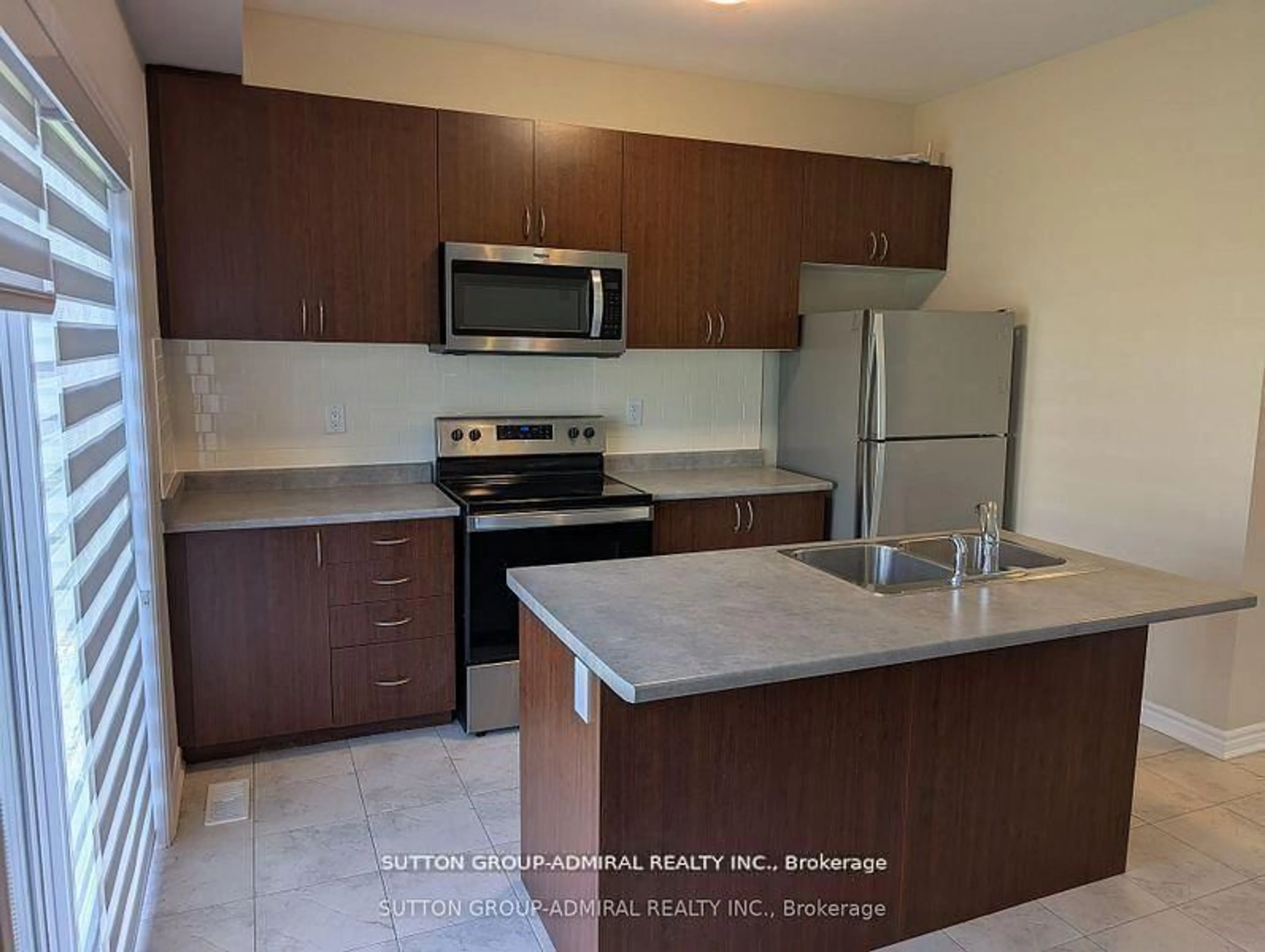 Standard kitchen, ceramic/tile floor for 23 Hills Thistle Dr, Wasaga Beach Ontario L9Z 0J3
