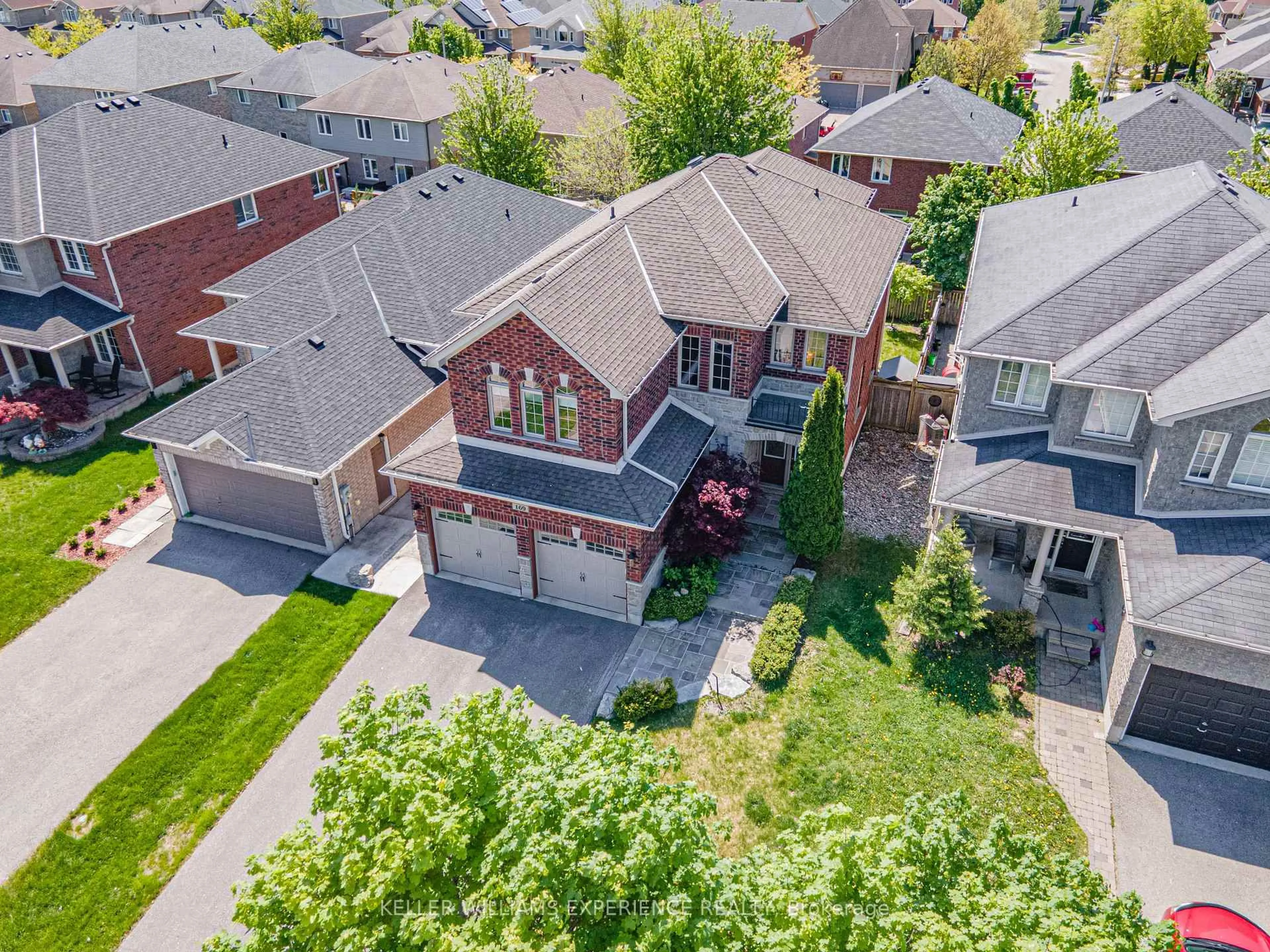 A pic from outside/outdoor area/front of a property/back of a property/a pic from drone, street for 169 Birkhall Pl, Barrie Ontario L4N 0K9