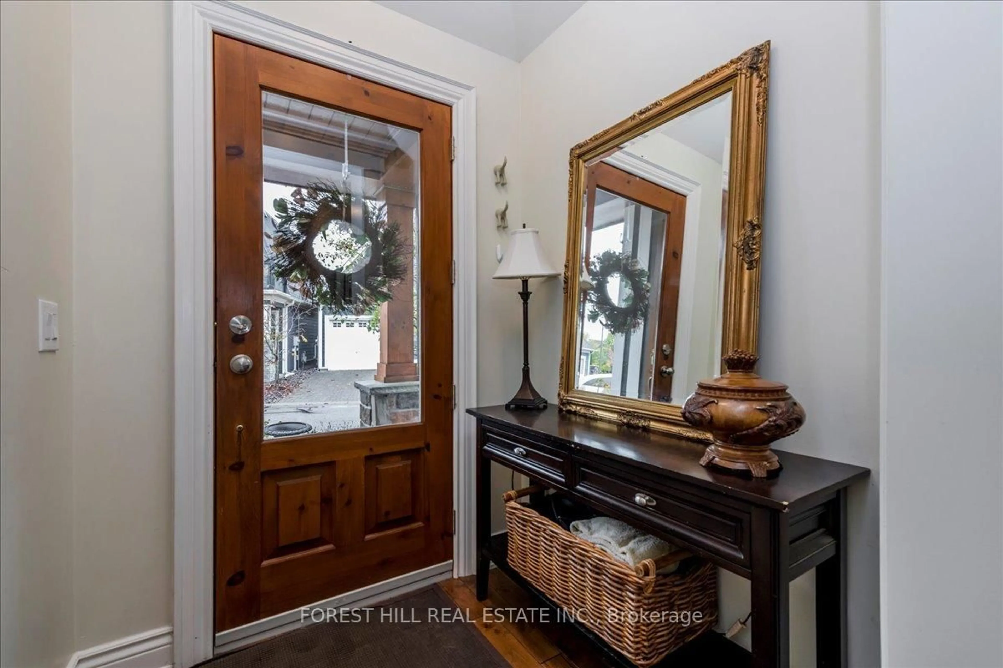 Indoor entryway for 10 Invermara Crt #10, Orillia Ontario L3V 0B7