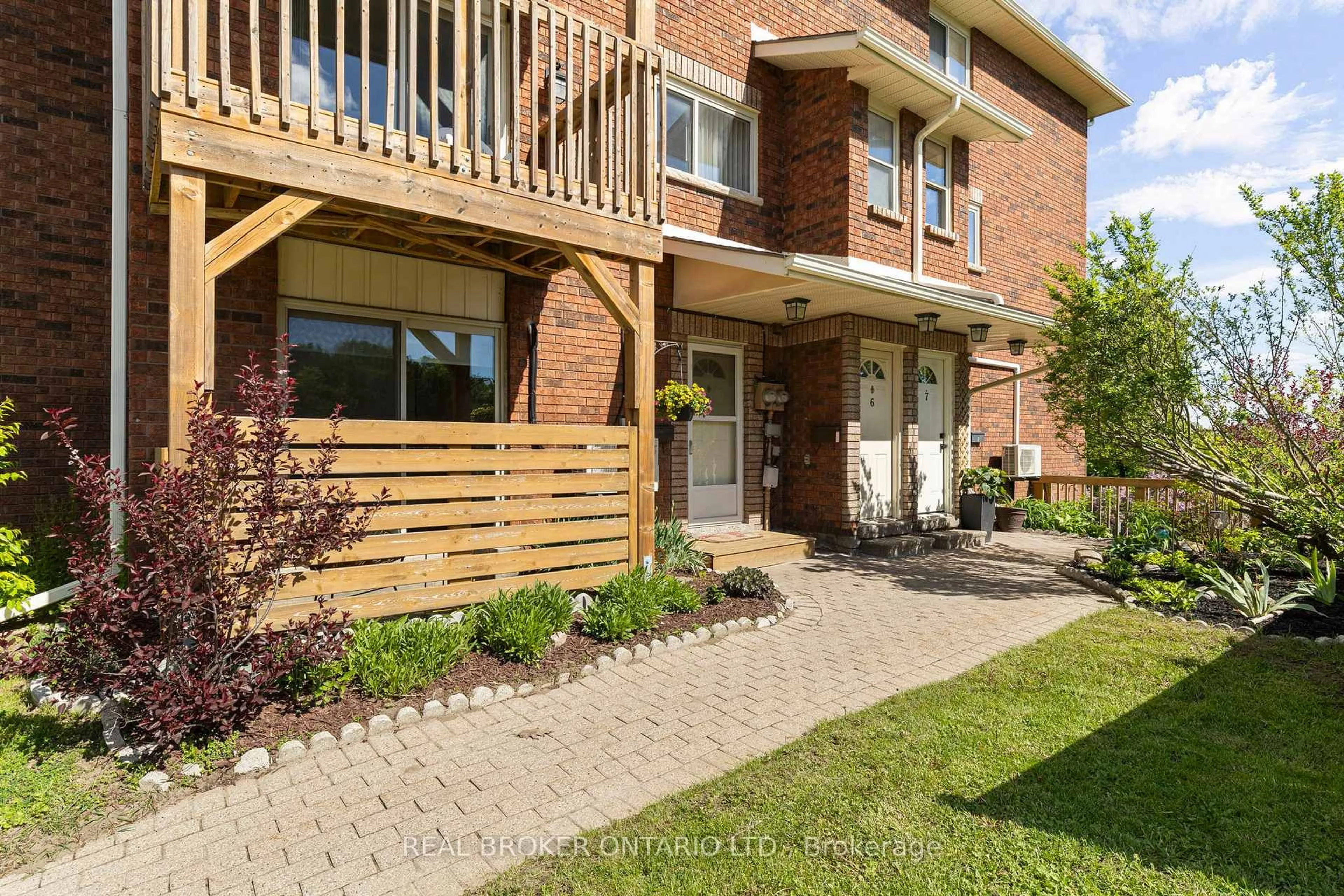 Home with brick exterior material, street for 50 Loggers Ru #5, Barrie Ontario L4N 6W5