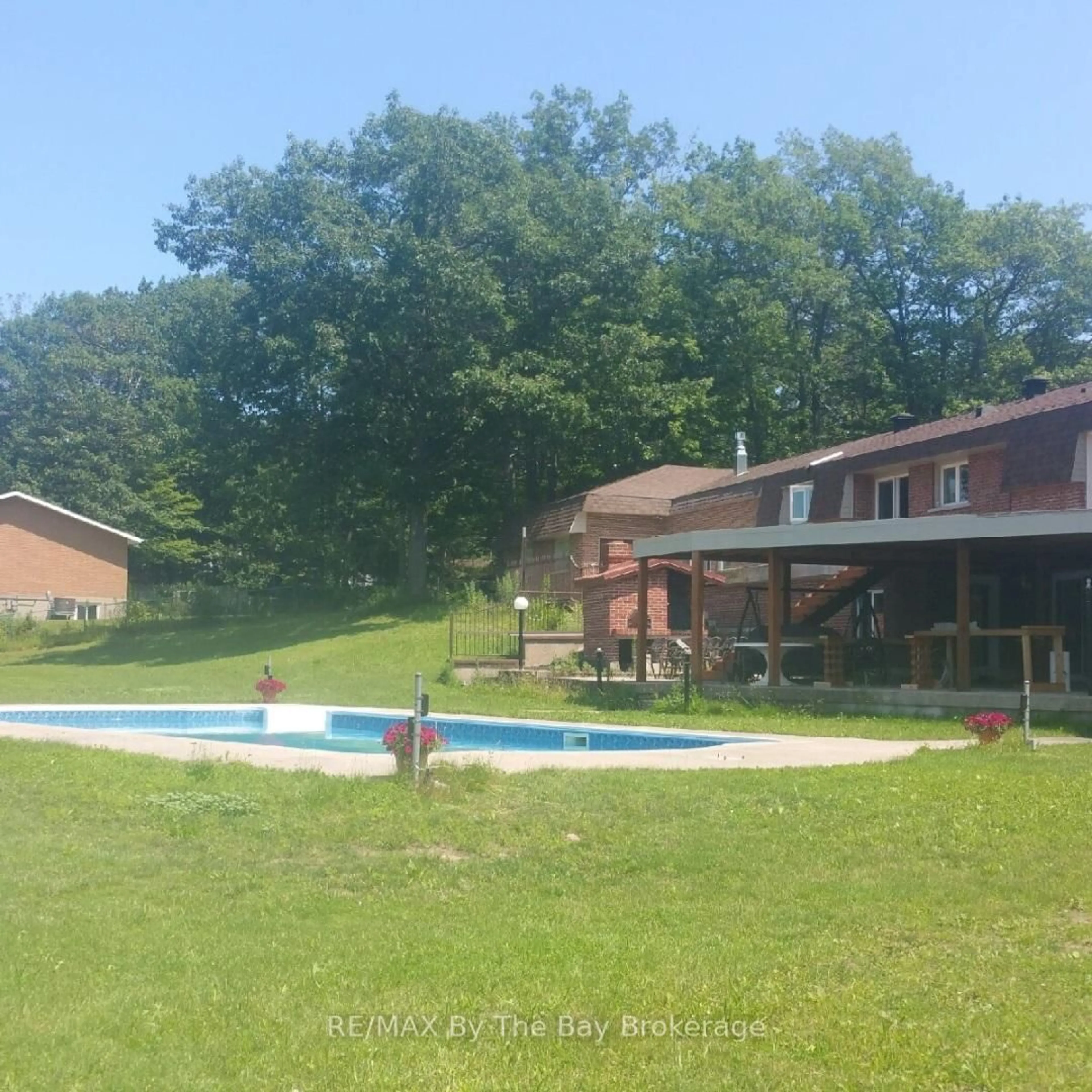 Pool for 10 Edgewater Rd, Wasaga Beach Ontario L9Z 2W3