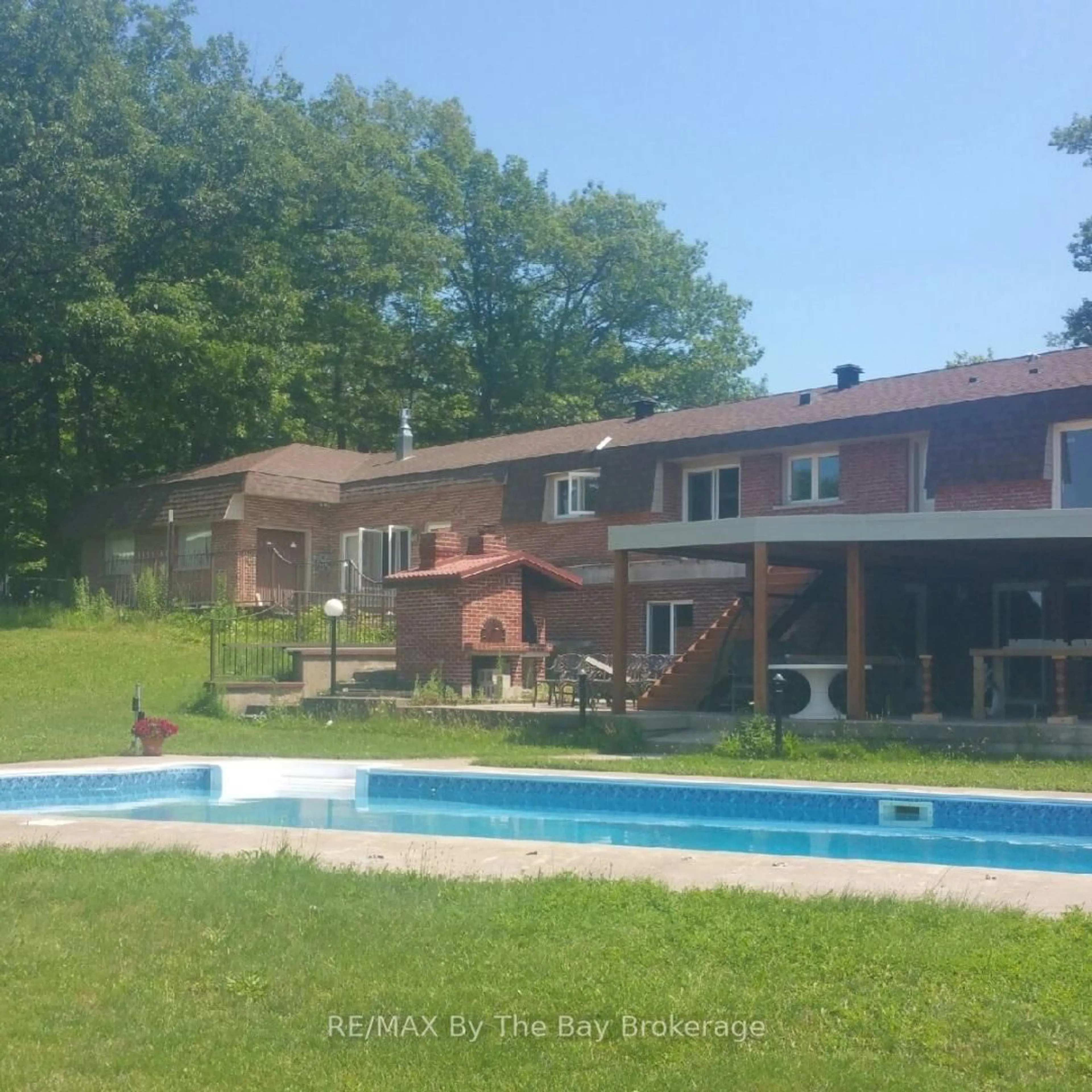 Pool for 10 Edgewater Rd, Wasaga Beach Ontario L9Z 2W3