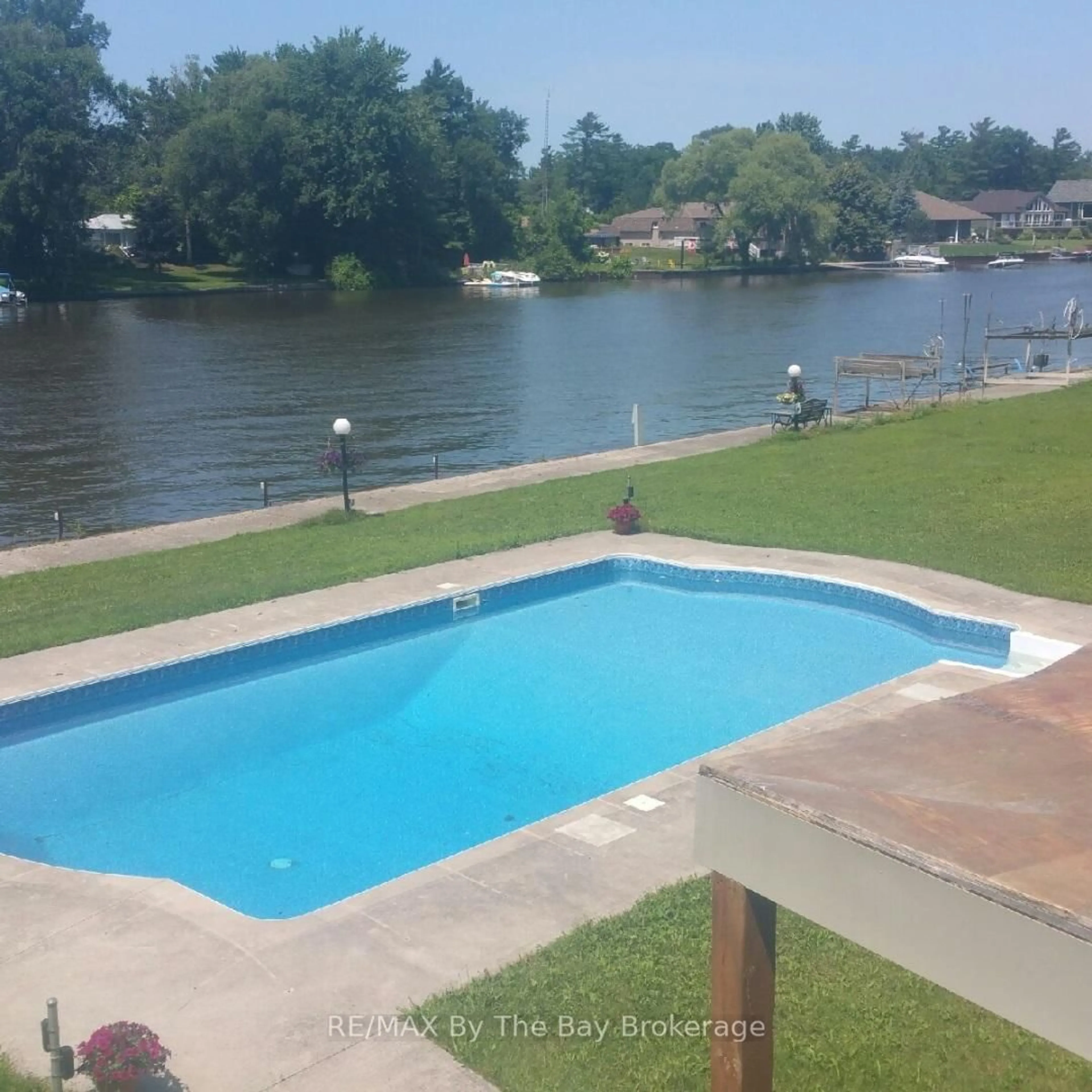 Pool for 10 Edgewater Rd, Wasaga Beach Ontario L9Z 2W3