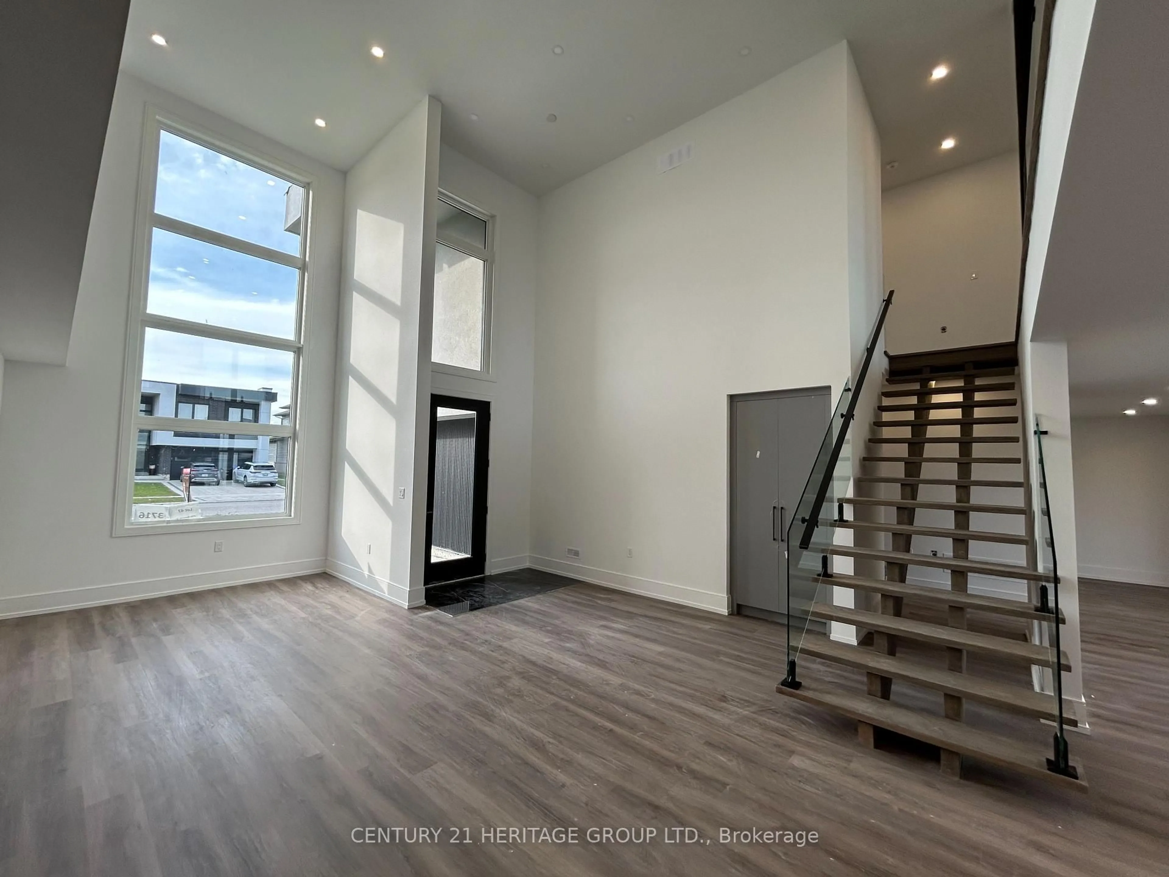Indoor foyer for 3716 Quayside Dr, Severn Ontario L3V 8M9