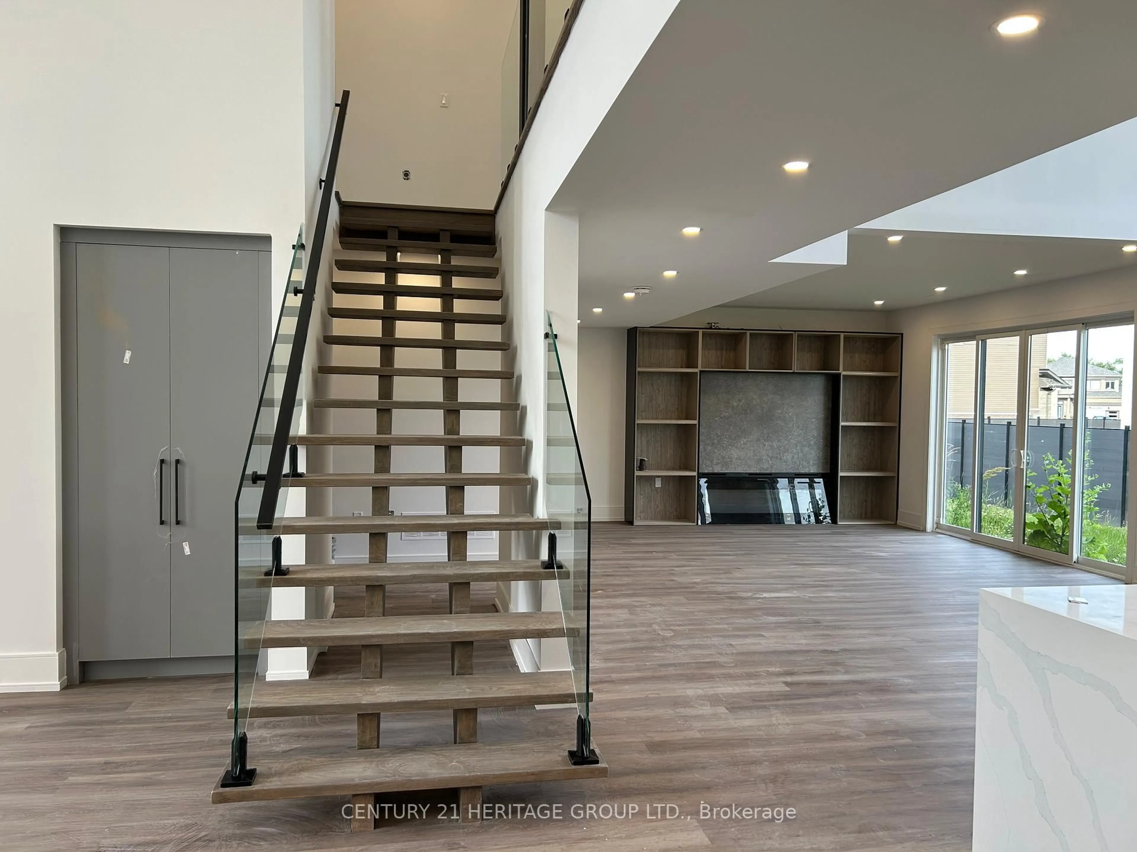 Indoor foyer for 3716 Quayside Dr, Severn Ontario L3V 8M9