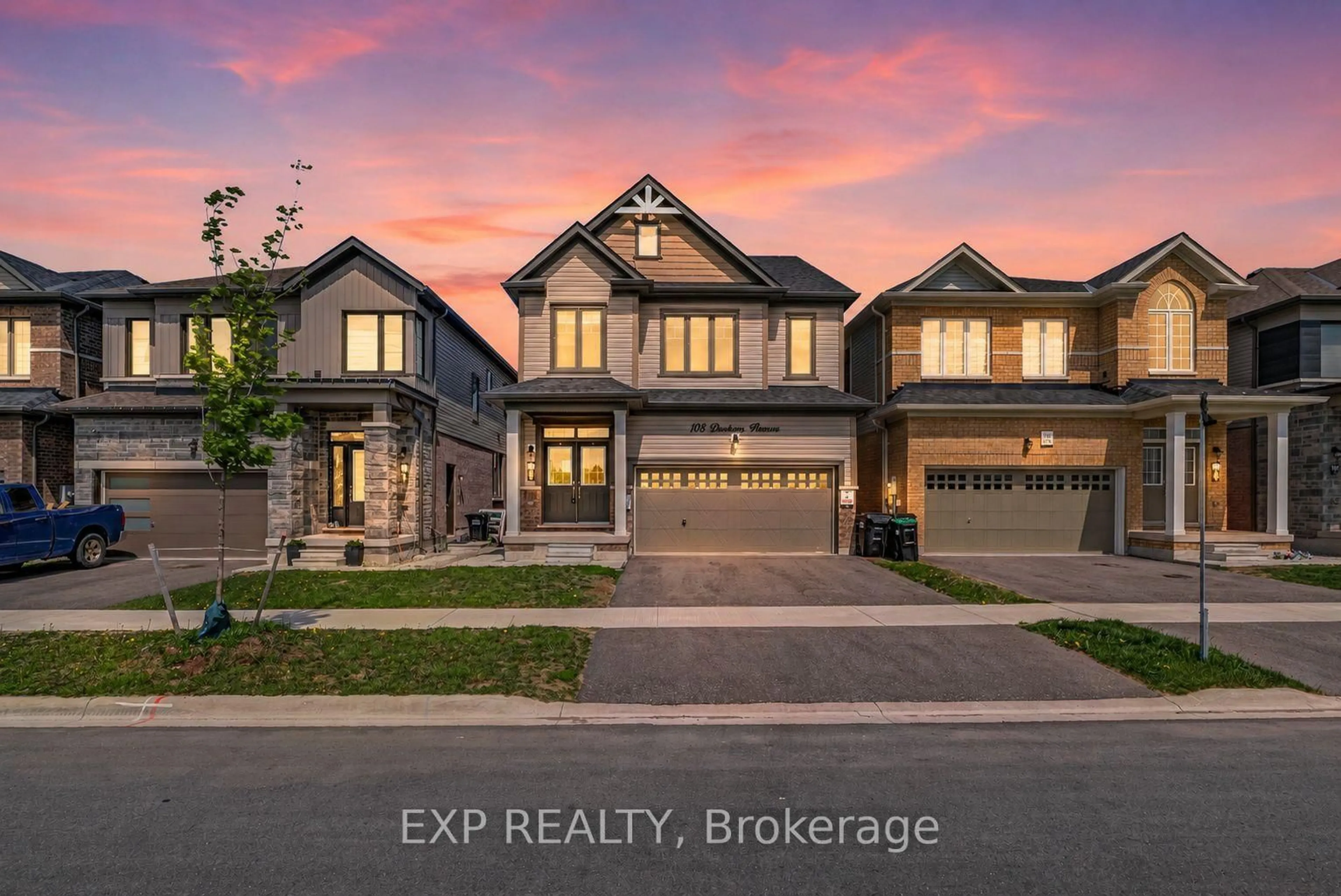 Home with brick exterior material, street for 108 Durham Ave, Barrie Ontario L9J 0L8