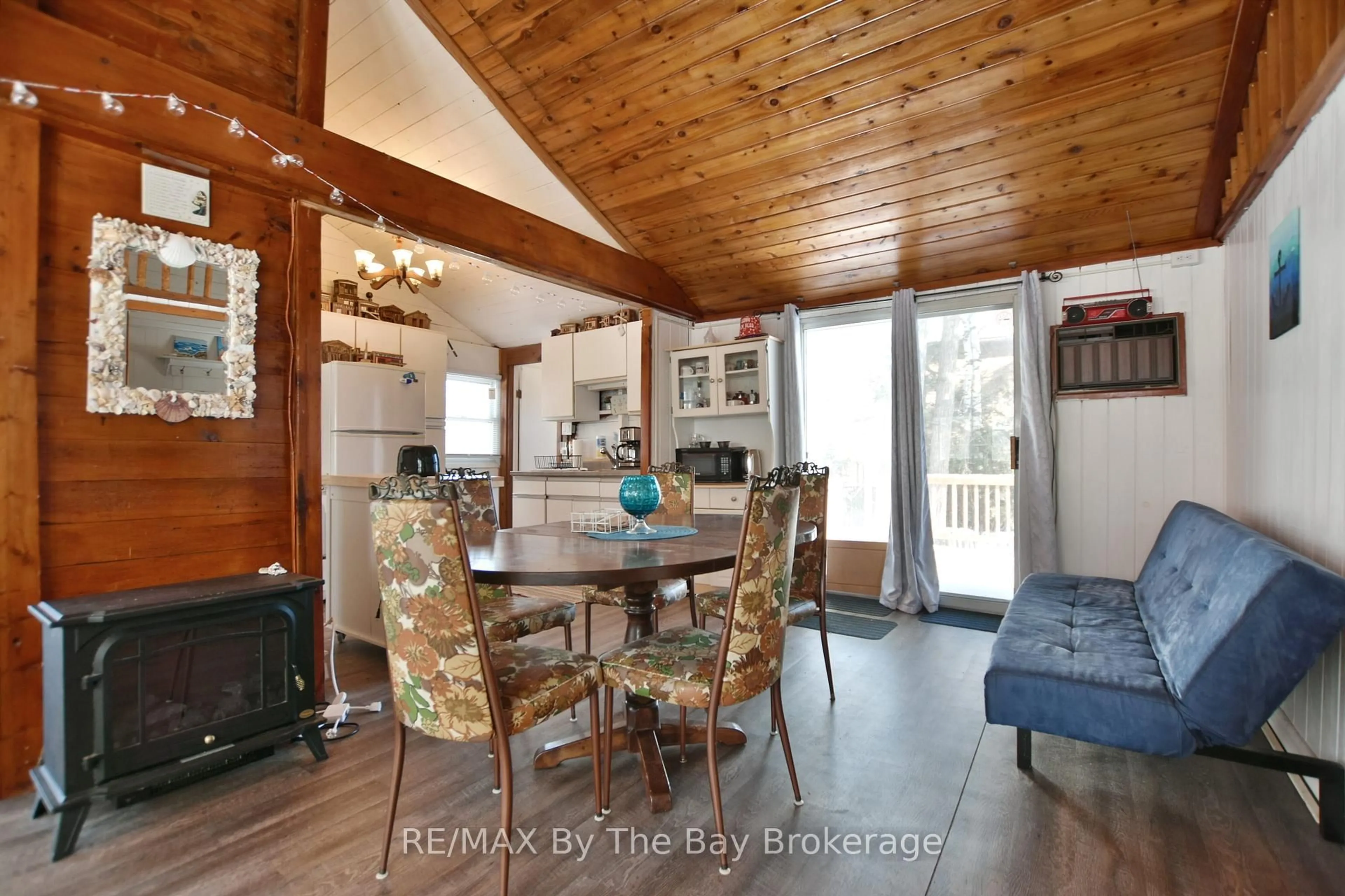 Dining room, unknown for 33 17th St, Wasaga Beach Ontario L9Z 2J1